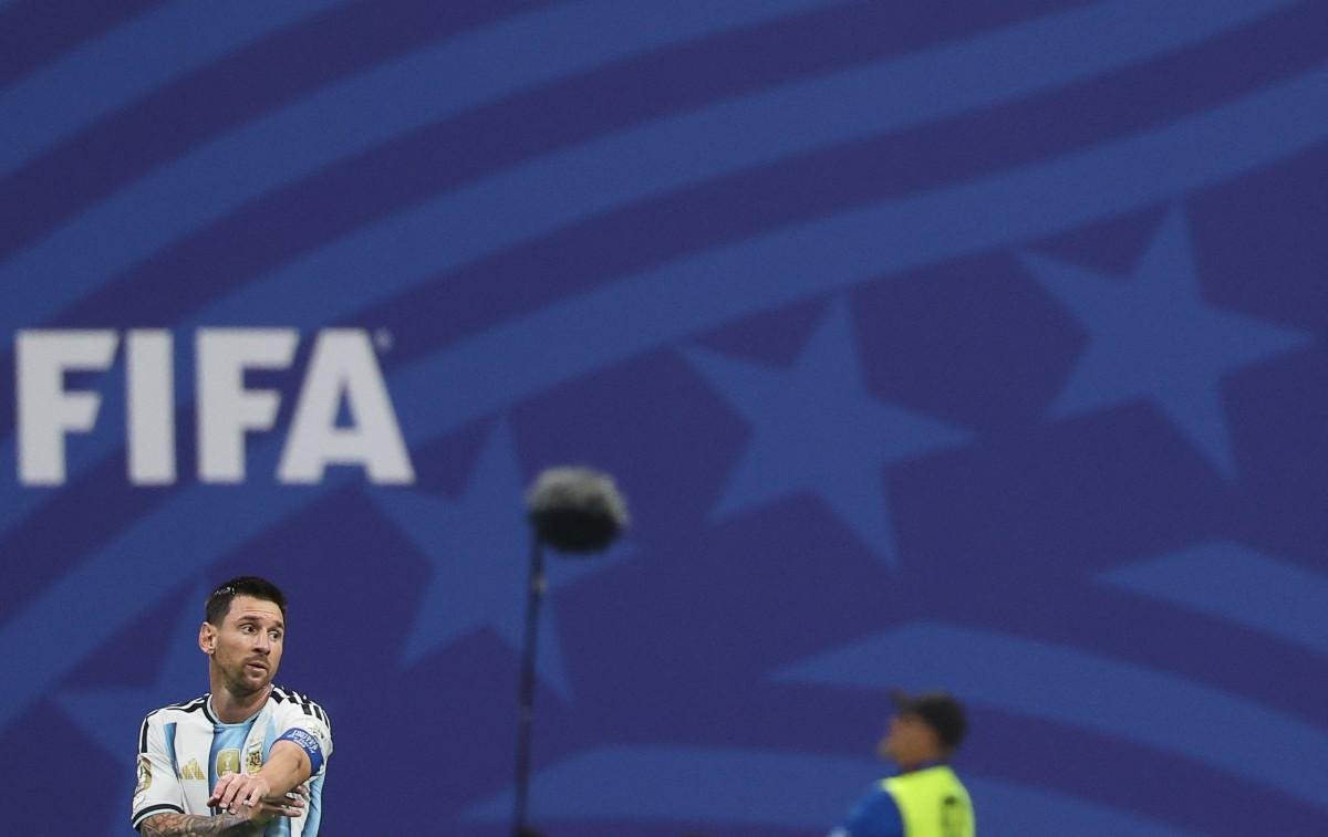 Acusa&ccedil;&otilde;es de que a Fifa estaria beneficiando os argentinos come&ccedil;aram logo na primeira rodada