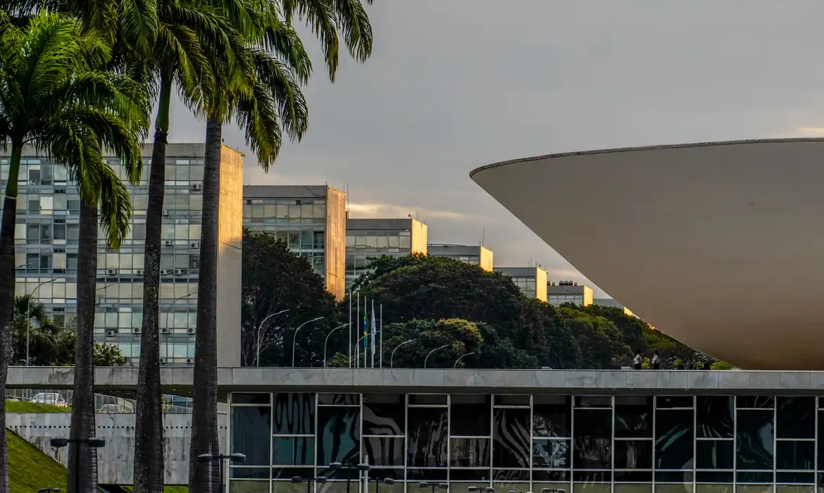 Aprovada na C&acirc;mara dos Deputados, em maio, a PEC segue travada na mesa do presidente do Senado, Davi Alcolumbre (Uni&atilde;o-AP).