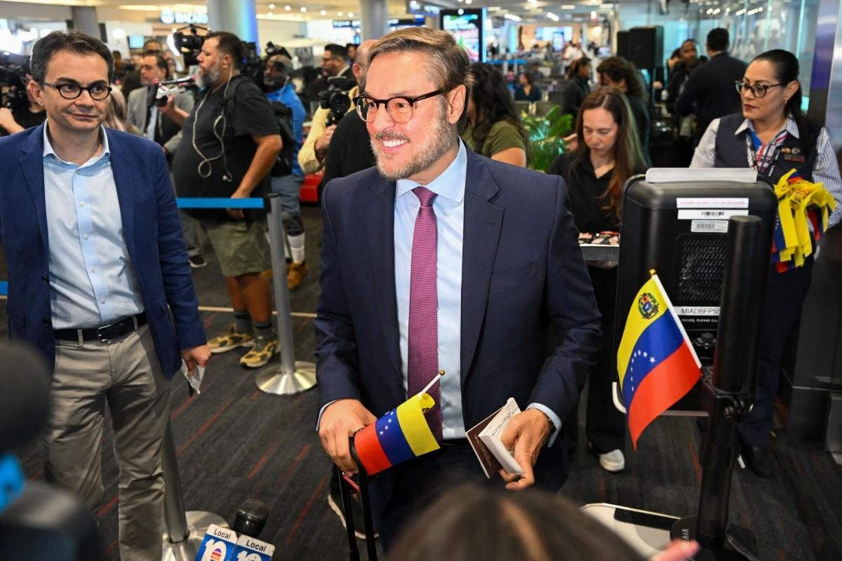 Diplomata assume como novo ministro das Rela&ccedil;&otilde;es Exteriores, substituindo Yv&aacute;n Gil, que ocupava o cargo desde 2023