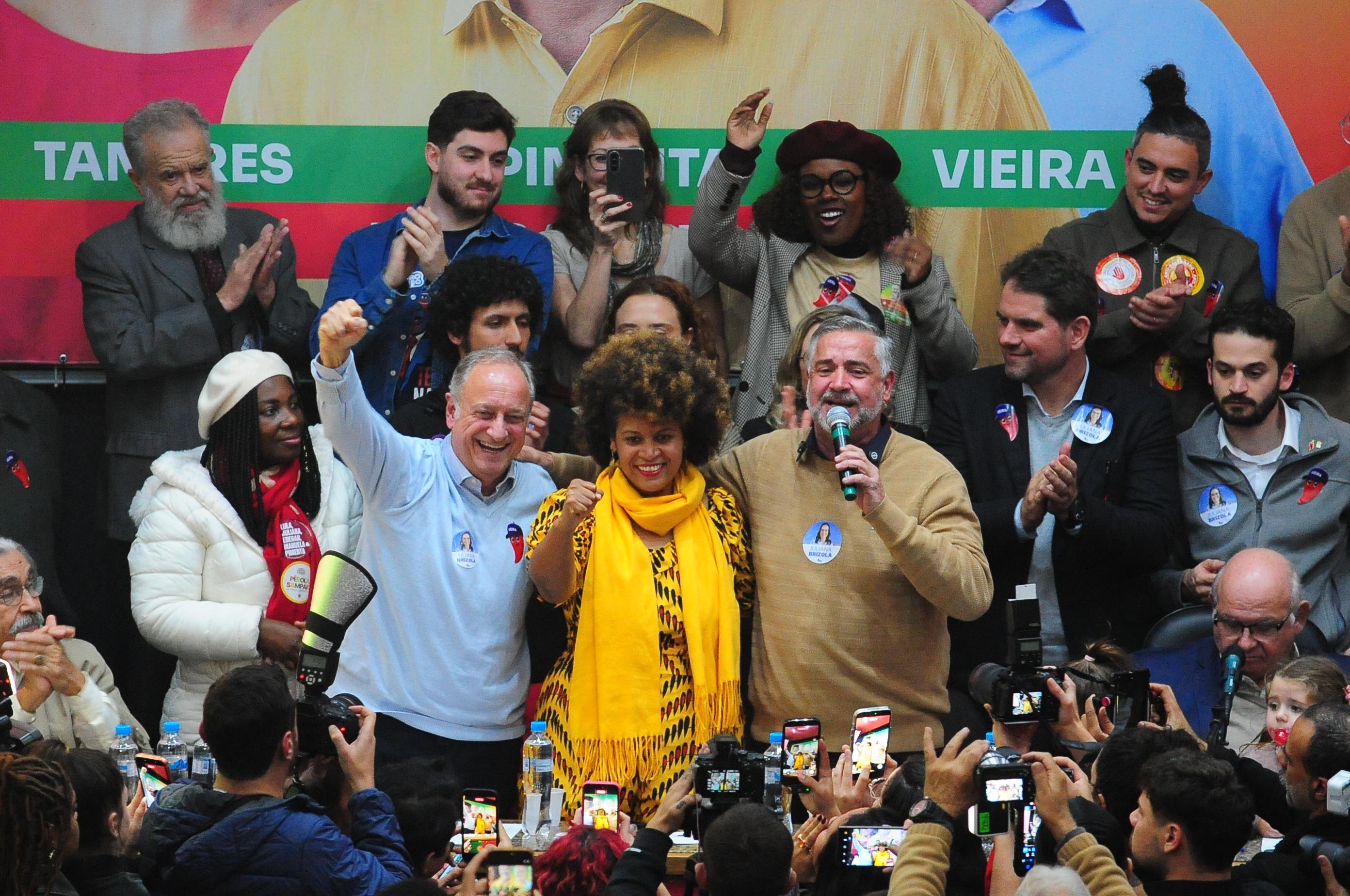 Vieira da Cunha, Tamyres Filgueira e Paulo Pimenta durante evento de apresenta&ccedil;&atilde;o da chapa ao senado