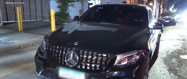 M&eacute;dico &eacute; preso por dirigir Mercedes-Benz&nbsp;disfar&ccedil;ado como viatura oficial em SP