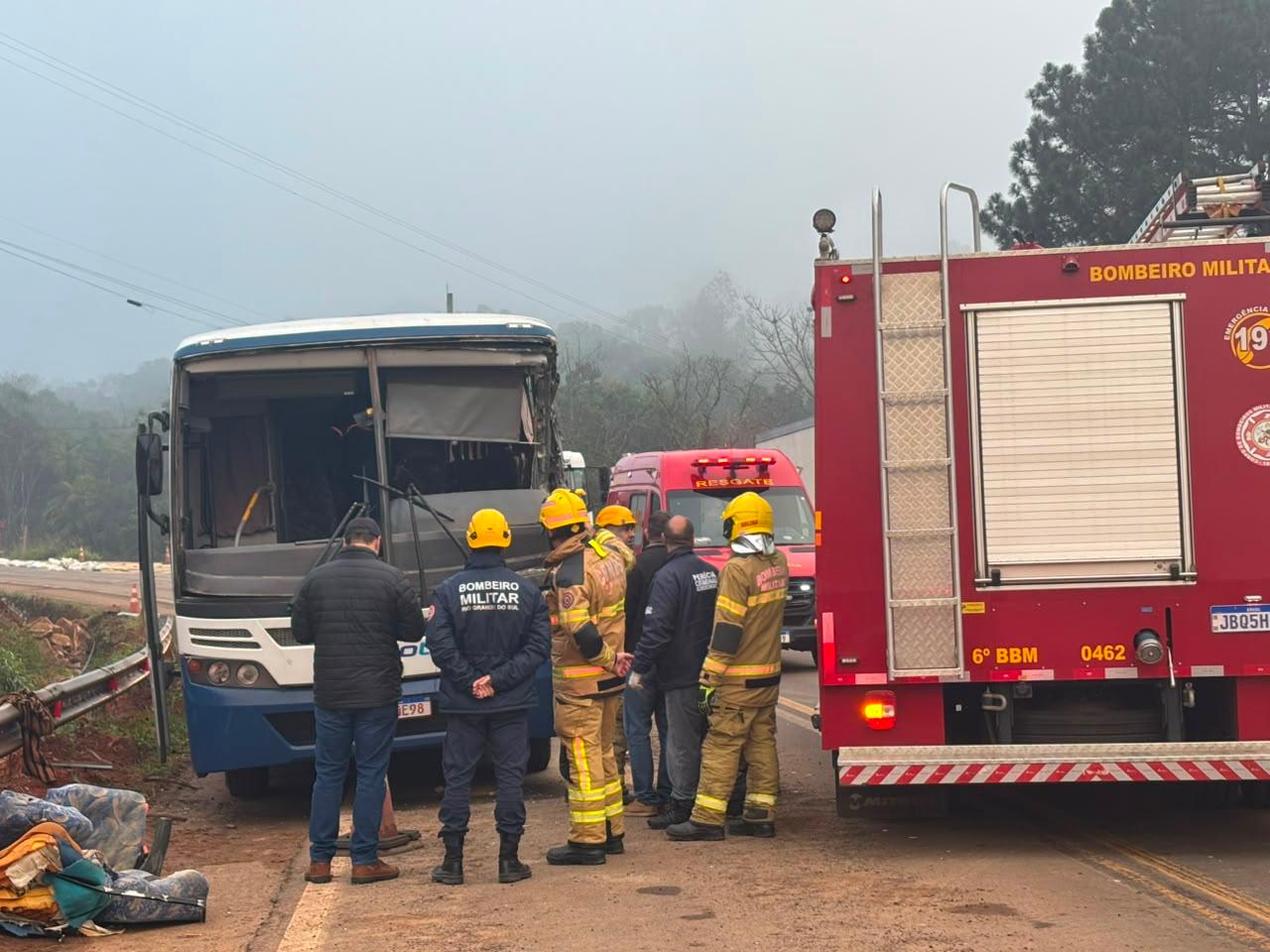 Acidente mobilizou equipes de resgate e paralisou o tr&acirc;nsito na rodovia