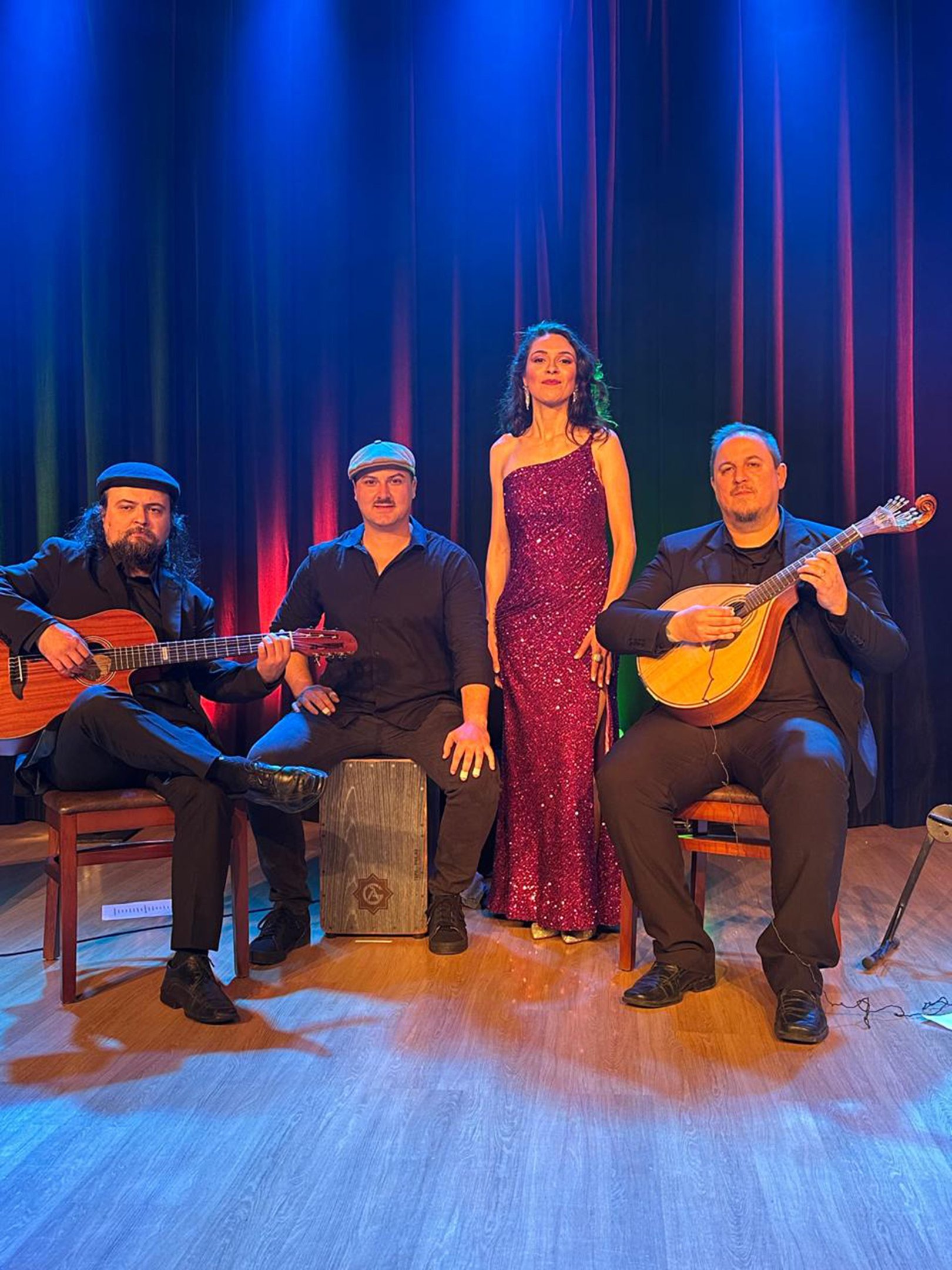 O grupo Alma Lusitana celebra o Dia Estadual do Fado 2026 com espet&aacute;culo nesta quarta, 15, &agrave;s 20h, no Teatro Sim&otilde;es Lopes Neto, em Porto Alegre