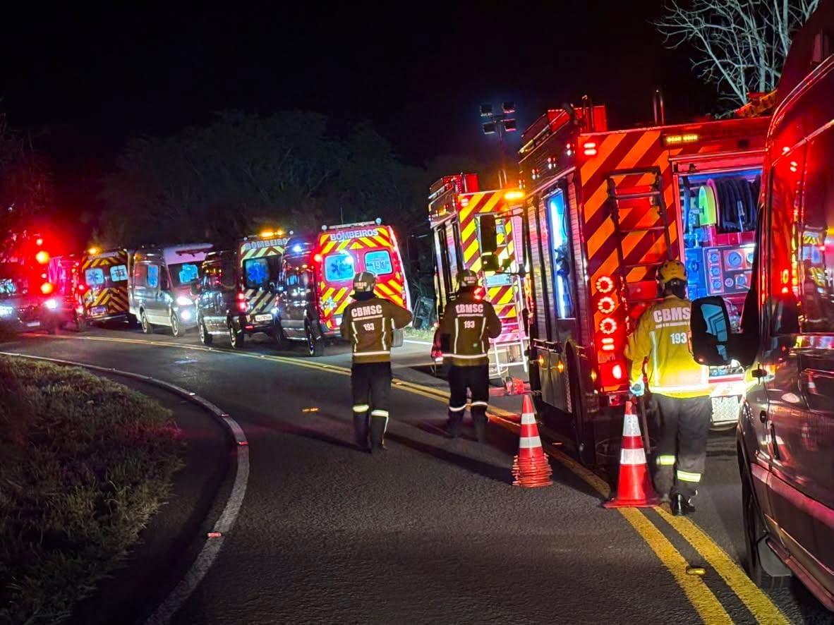 O coletivo, que transportava 67 paraguaios que retornavam de uma viagem a Gramado, na Serra Ga&uacute;cha