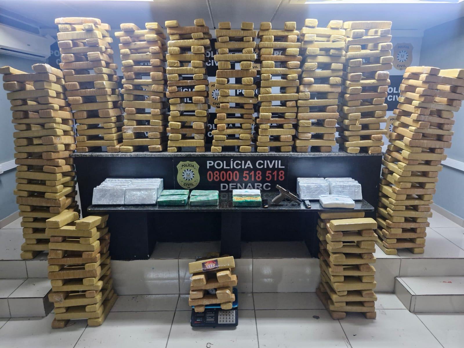 Grande quantidade de maconha e coca&iacute;na foi apreendida durante a a&ccedil;&atilde;o policial