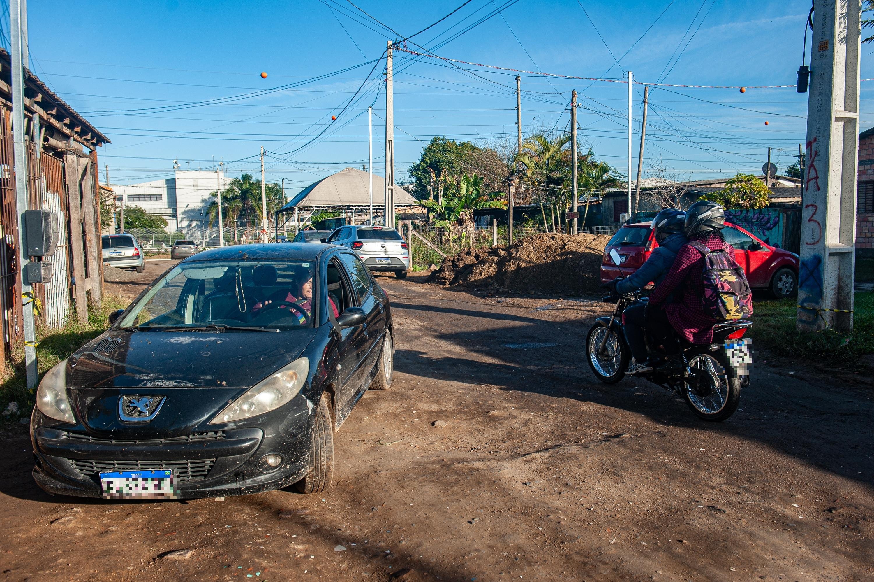 A rua Rocco Aloise, no Sarandi, recebeu o apelido de &ldquo;rua da vergonha&rdquo; por conta da precariedade