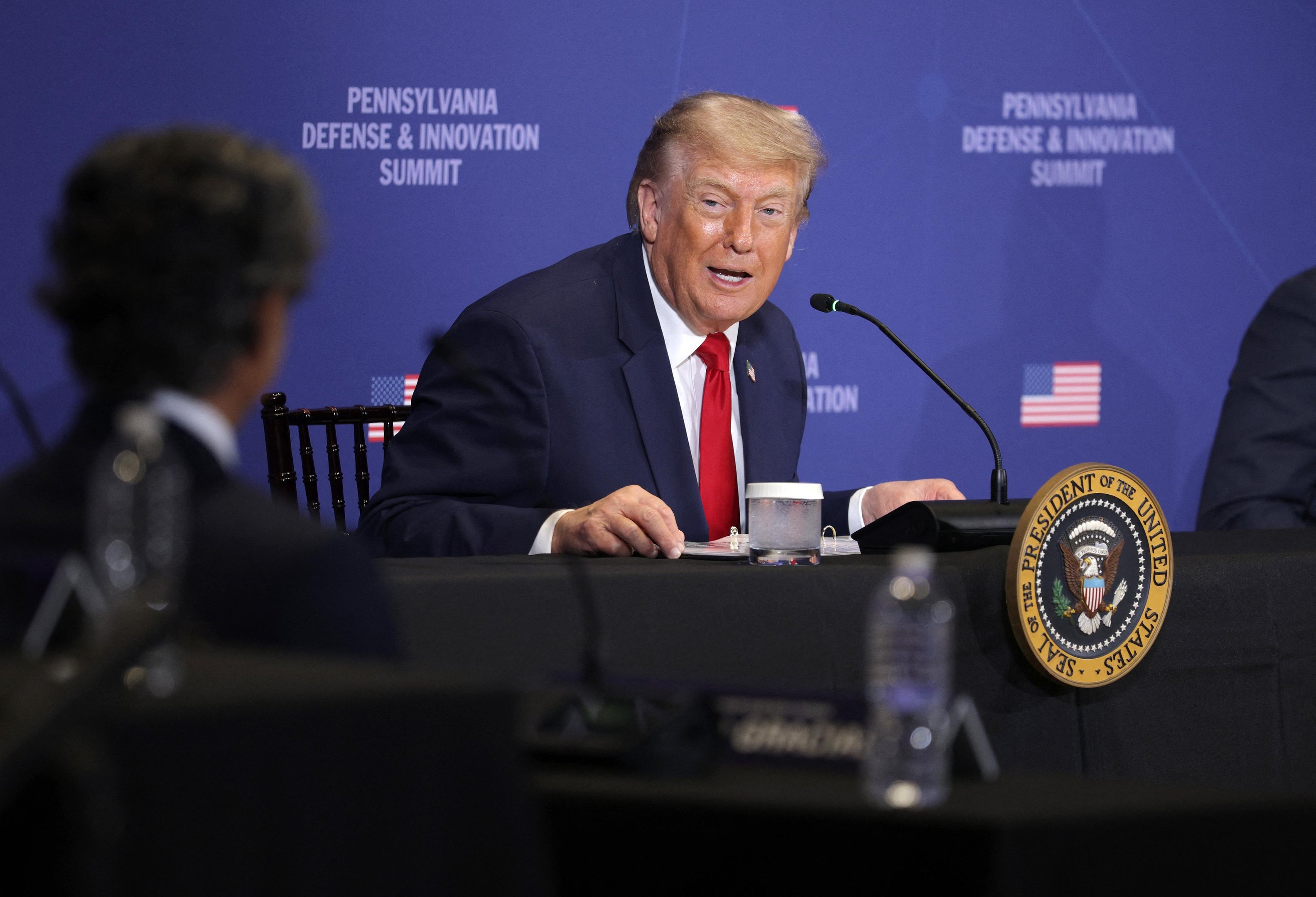 Trump faz restri&ccedil;&atilde;o em pol&iacute;tica migrat&oacute;ria