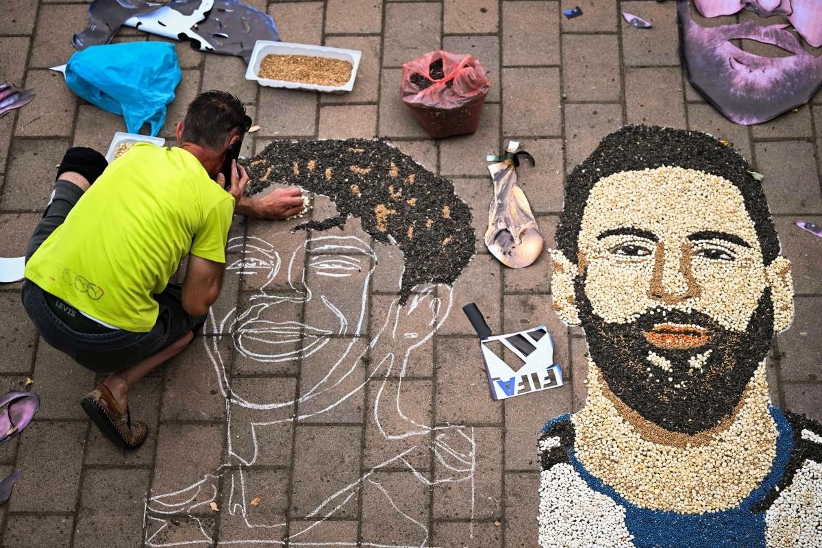Artista pinta na rua os rostos de Lamine Yamal e Messi, os dois personagens da final da Copa do Mundo