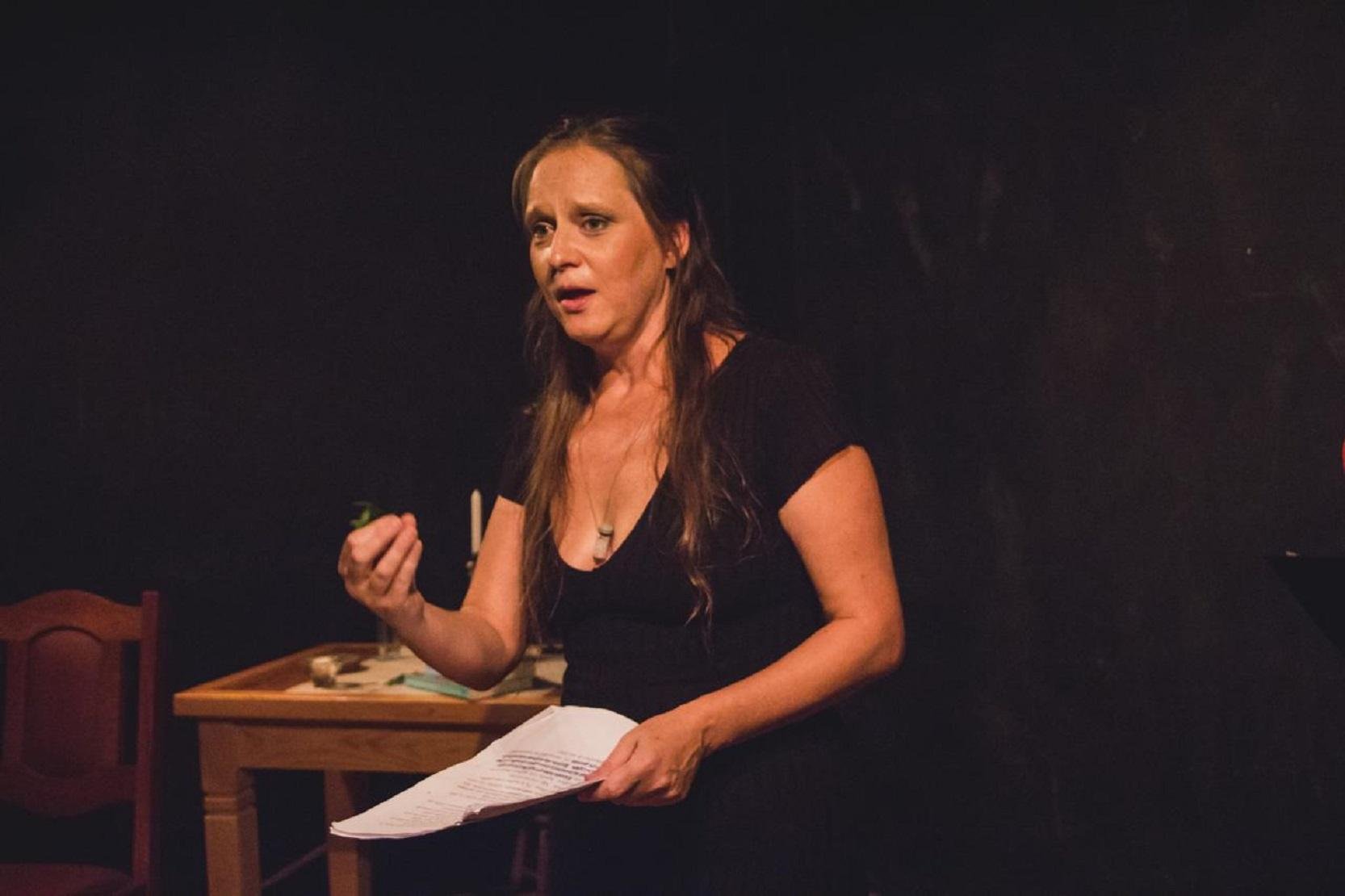 O Sesc Alberto Bins promove, nesta sexta, 17, &agrave;s 19h30min, o espet&aacute;culo &ldquo;Elas por Elas&rdquo;, no Goethe-Institut, com mulheres artistas no palco, como Raquel Grabauska (foto)