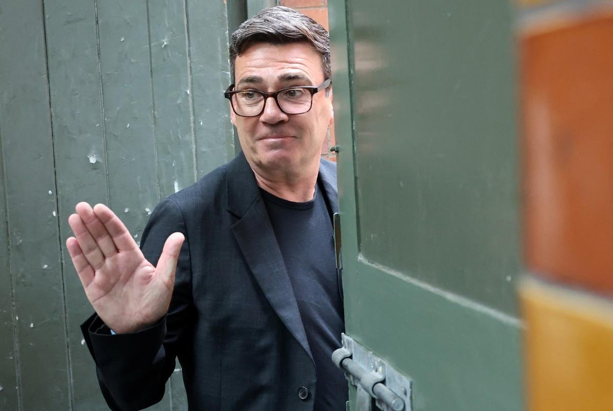 Andy Burnham &eacute; nomeado novo l&iacute;der trabalhista para suceder Starmer como primeiro-ministro brit&acirc;nico