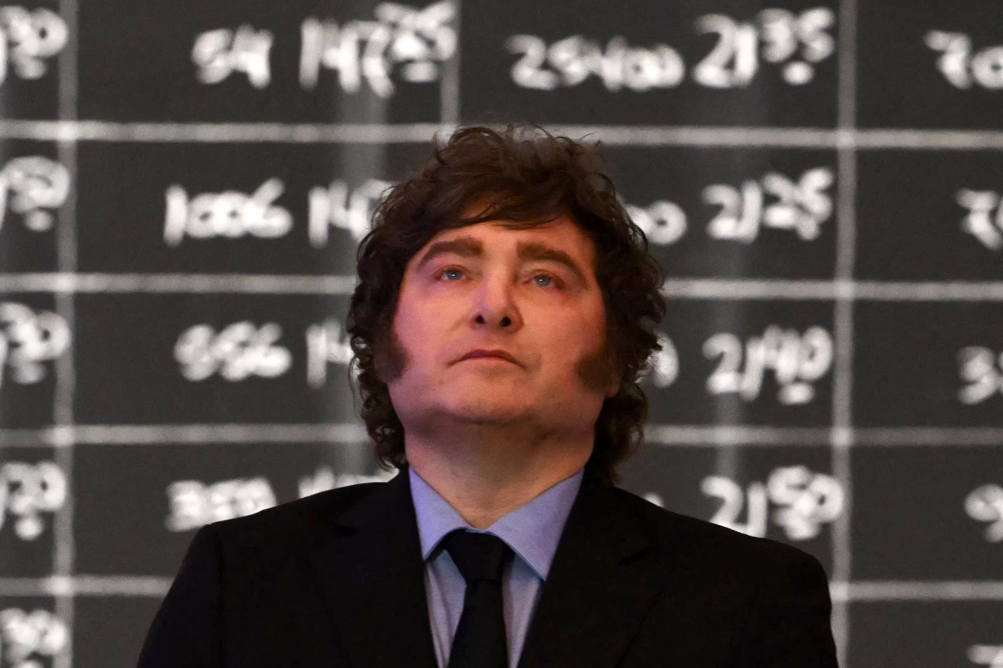 Peti&ccedil;&atilde;o solicita que Javier Milei seja declarado persona non grata&nbsp;em Paris