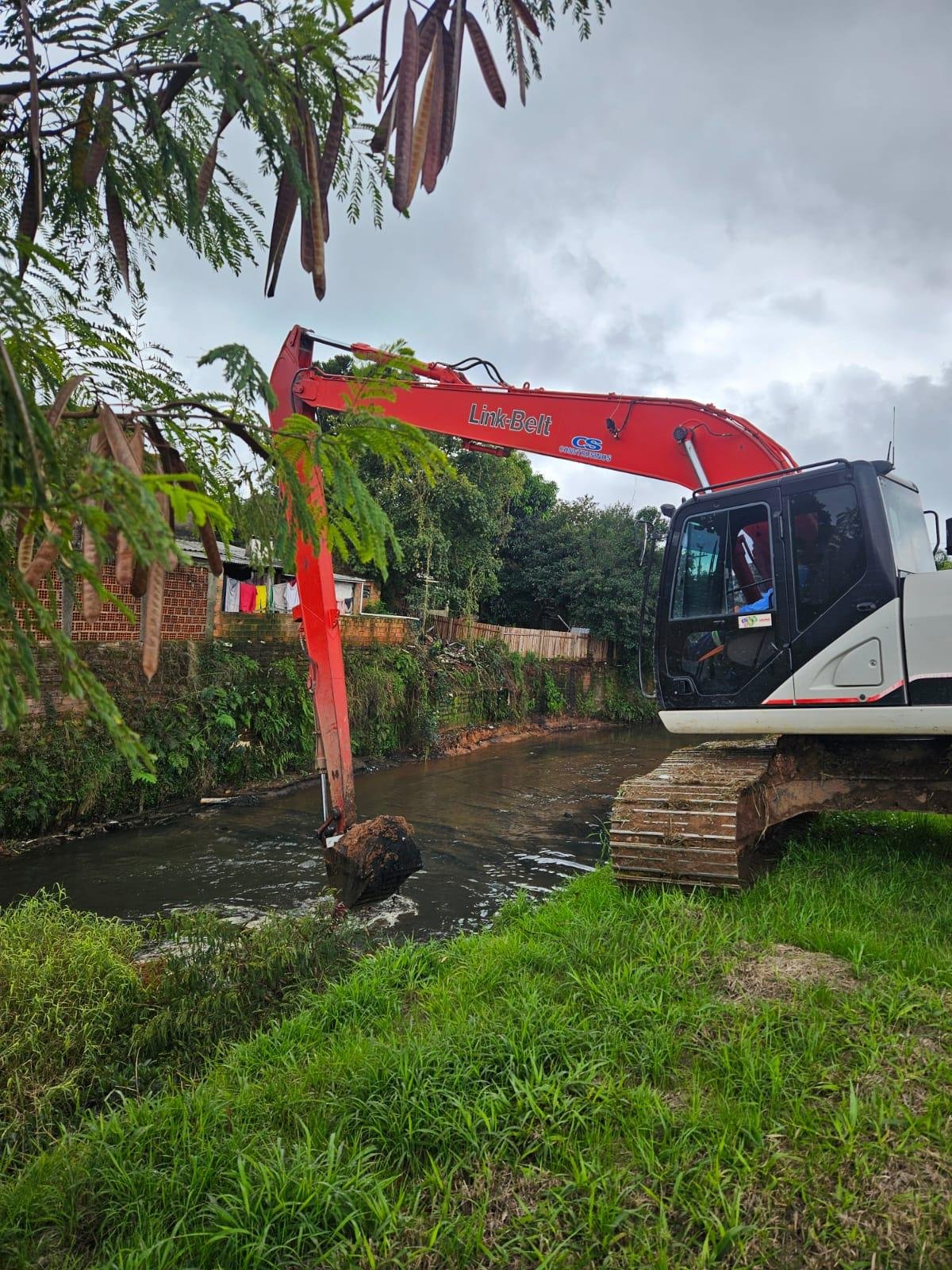 Obras de hidrojateamento em tubula&ccedil;&otilde;es e redes de drenagem foram realizadas ao longo da semana