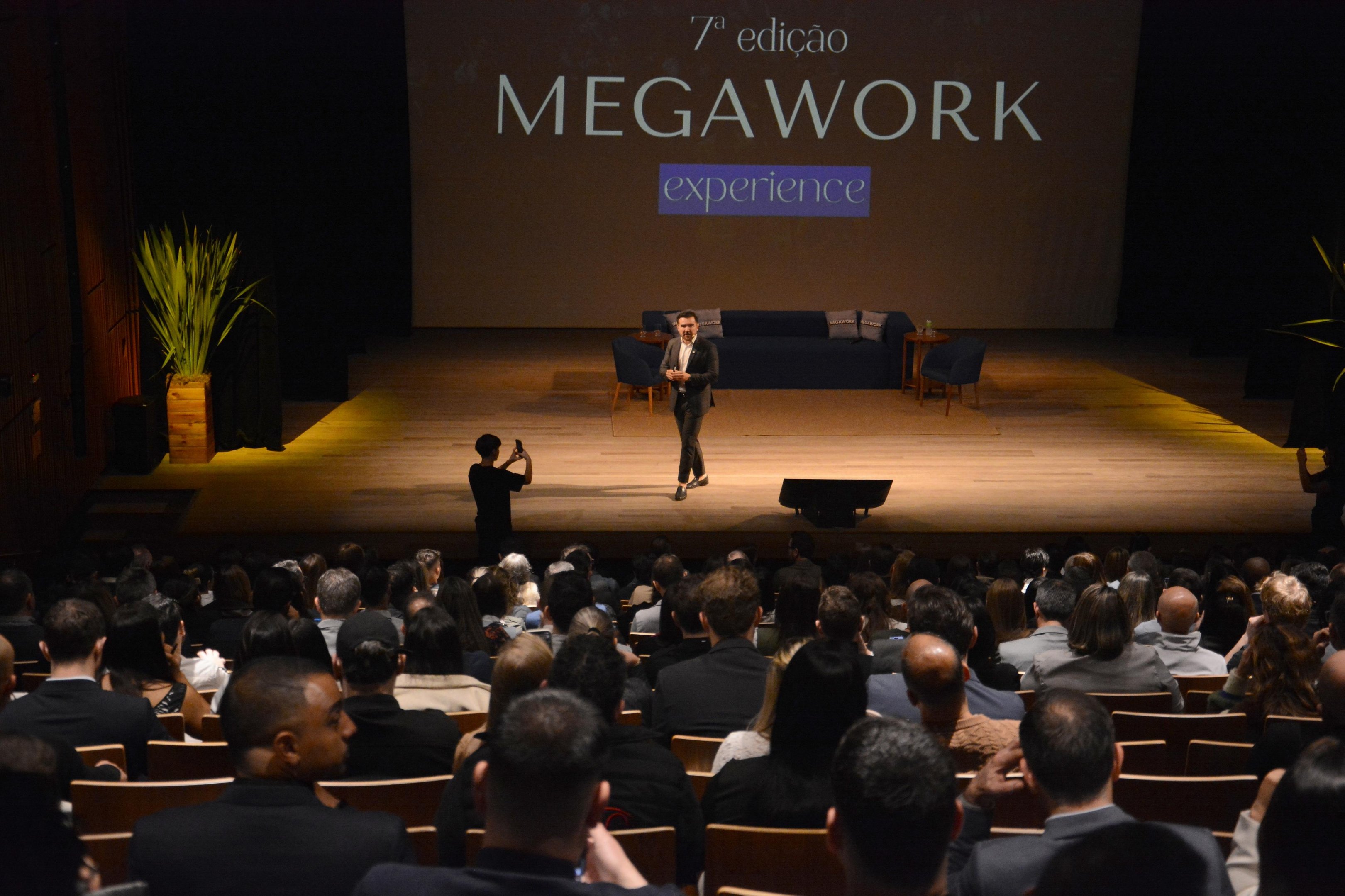 CEO do grupo MegaOffice, Jonas Mattos, abriu o evento