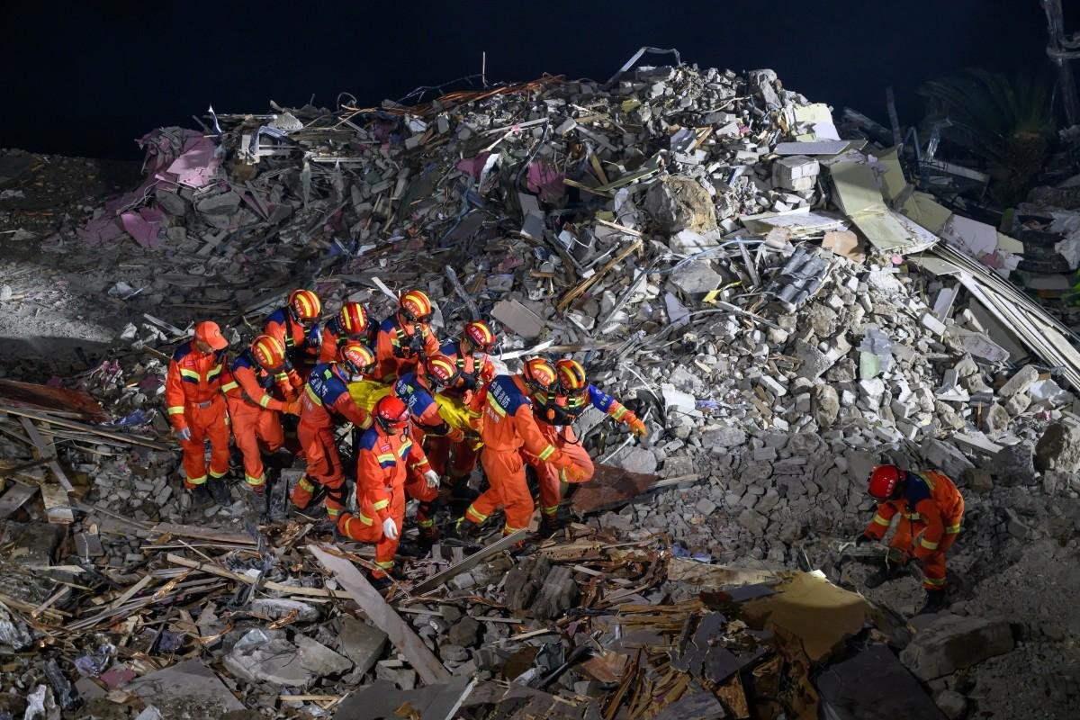 Deslizamento deixa mortos e feridos na China