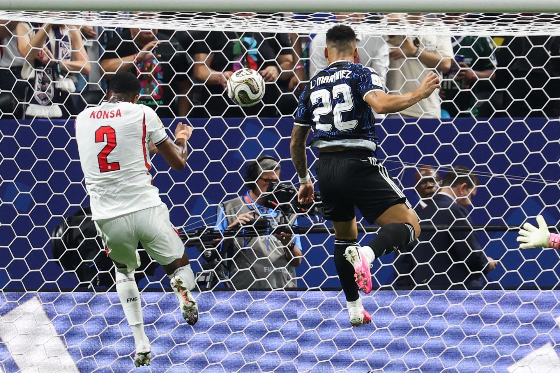 Lautaro Mart&iacute;nez garantiu a classifica&ccedil;&atilde;o argentina com gol de cabe&ccedil;a nos acr&eacute;scimos
