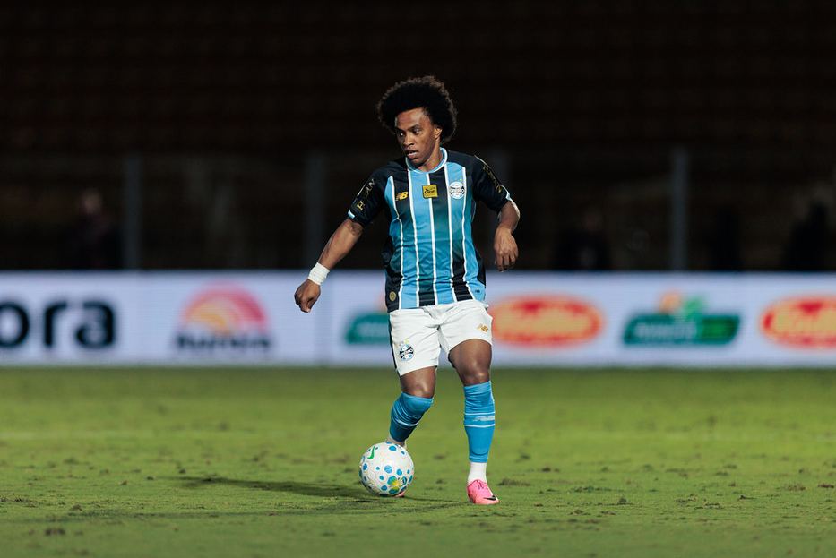 Willian est&aacute; fora dos planos no Tricolor