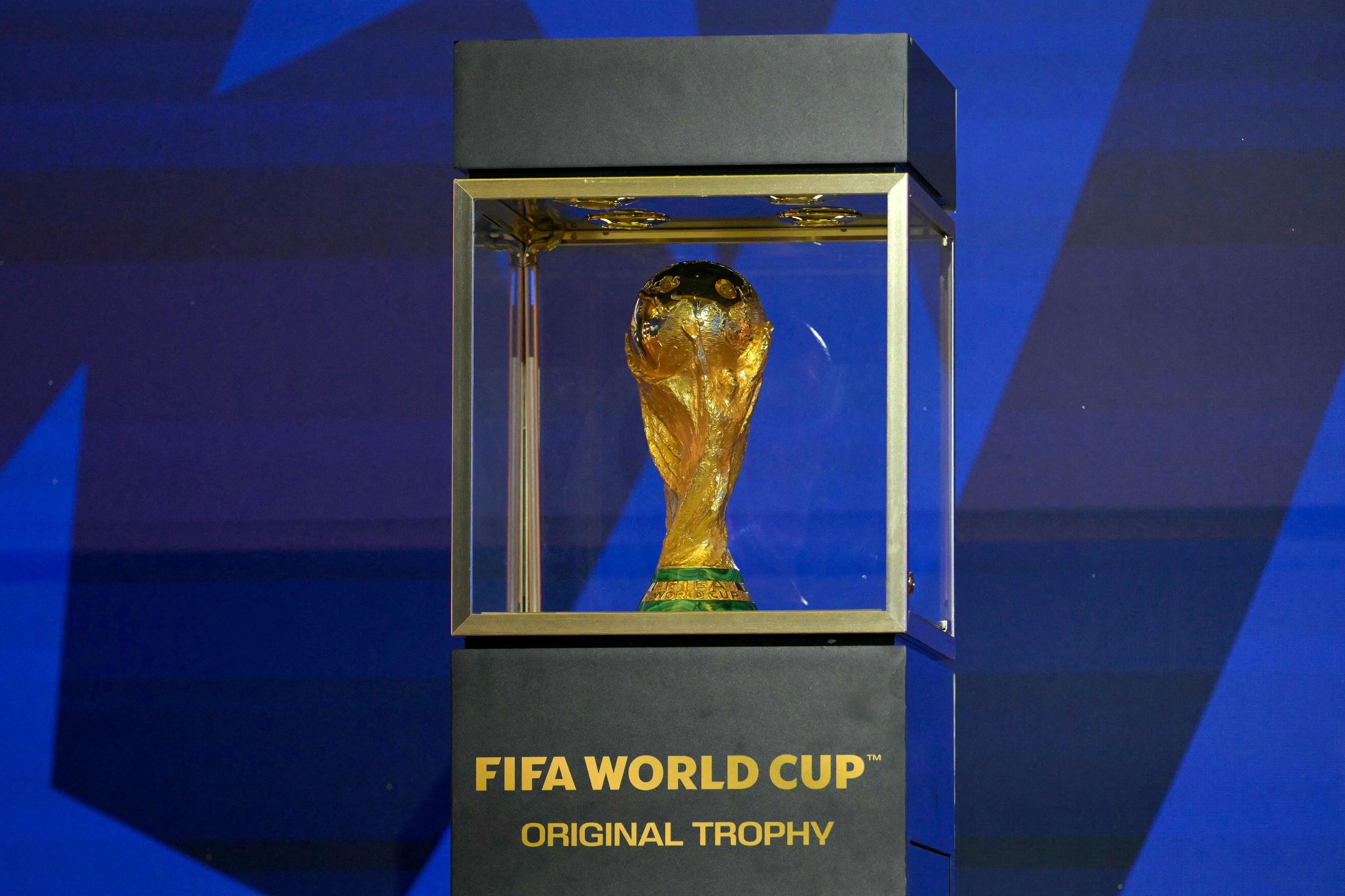 Veto impede o ex-lateral-esquerdo titular da Roja de viajar com os filhos para assistir &agrave; final da Copa do Mundo