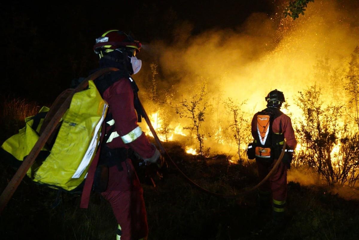 "O inc&ecirc;ndio florestal [do povoado] de La Mierla na prov&iacute;ncia de Guadalajara (...) afeta mais de 700 pessoas", segundo o servi&ccedil;o de preven&ccedil;&atilde;o e extin&ccedil;&atilde;o de inc&ecirc;ndios de Castilla-La Mancha