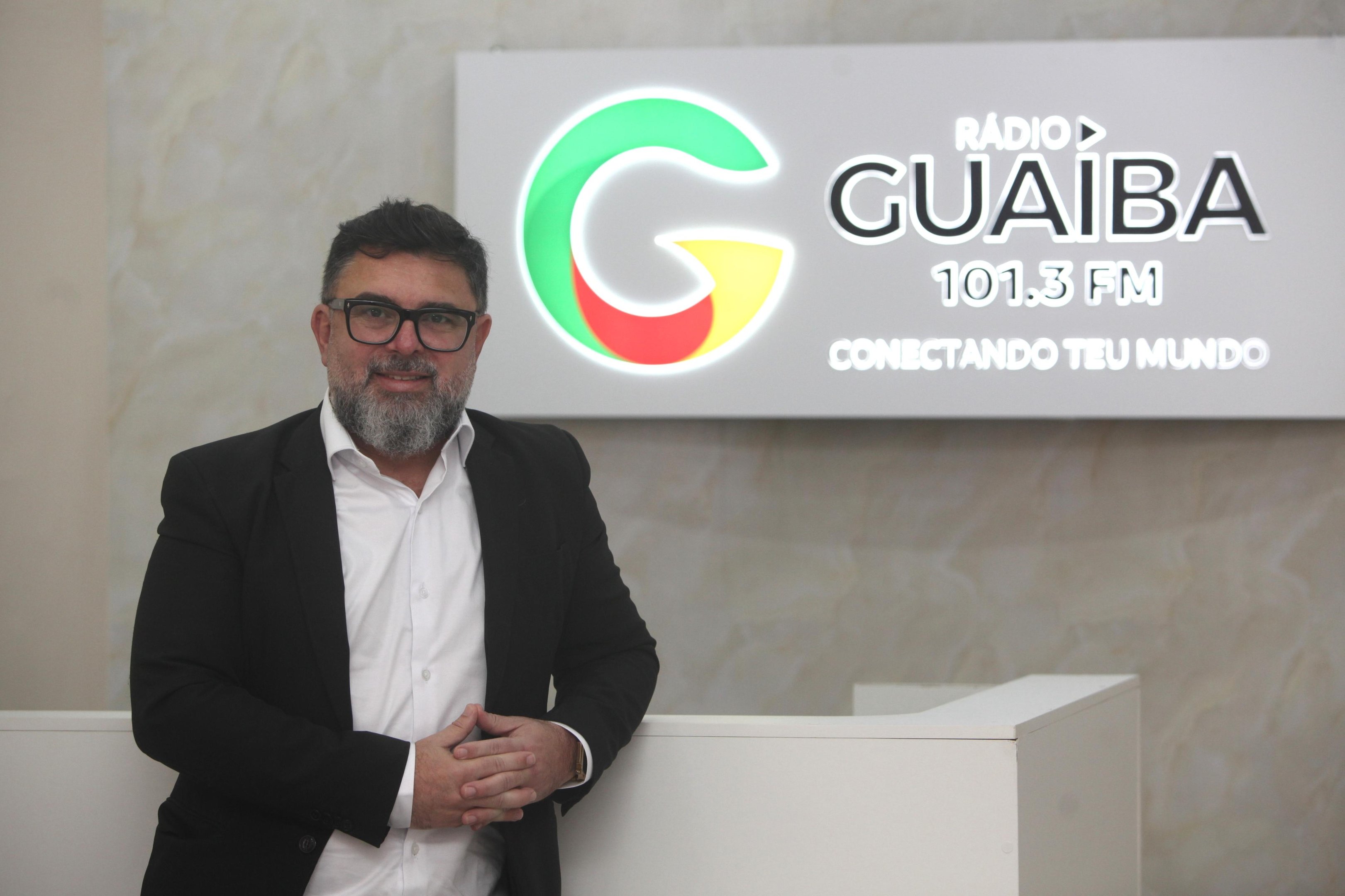 Fabiano Brasil vai comandar o programa 'Gua&iacute;ba Revista'