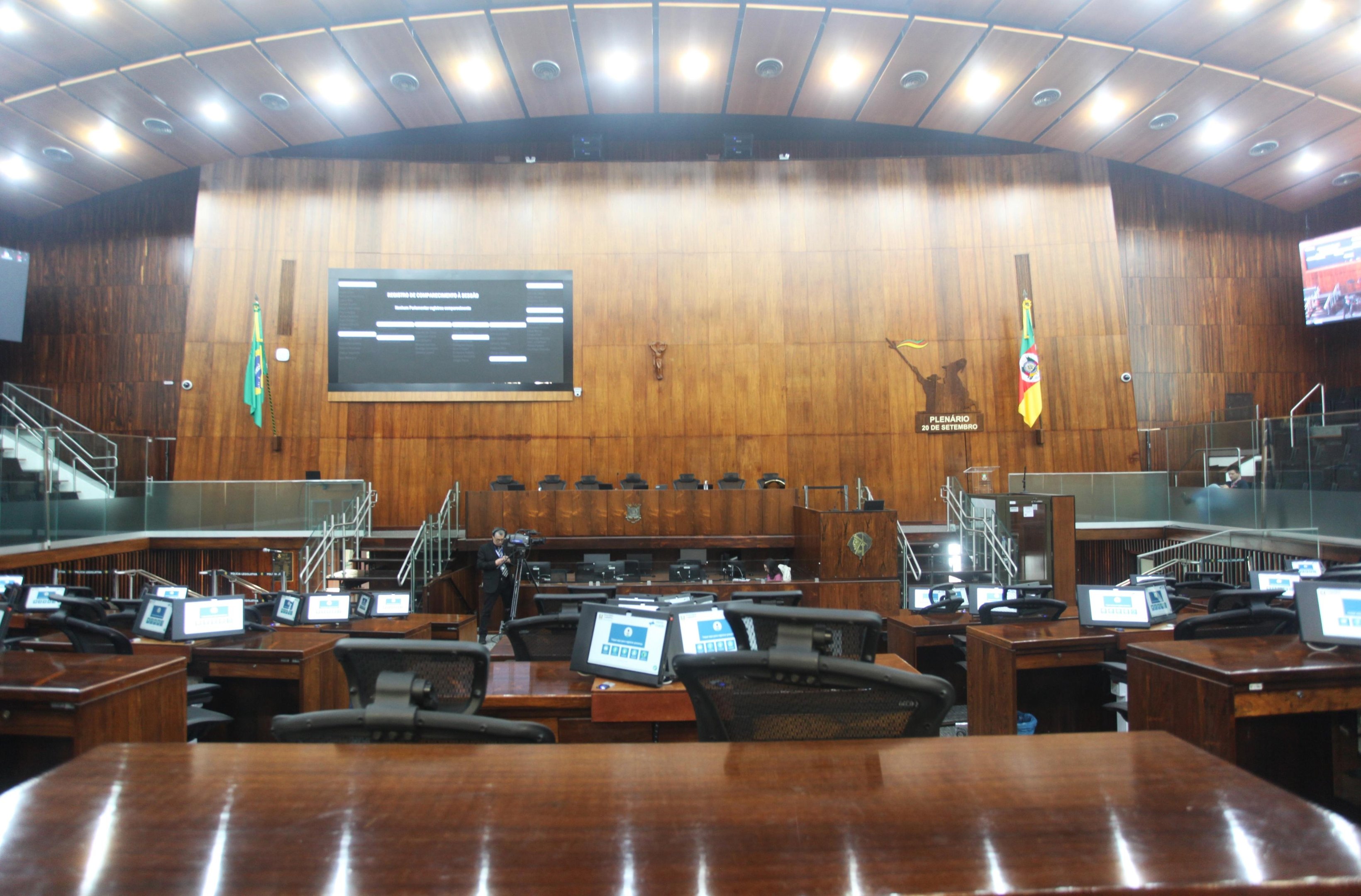Siglas adotam diferentes estrat&eacute;gias para conquistar ou assegurar espa&ccedil;o no plen&aacute;rio da Assembleia Legislativa