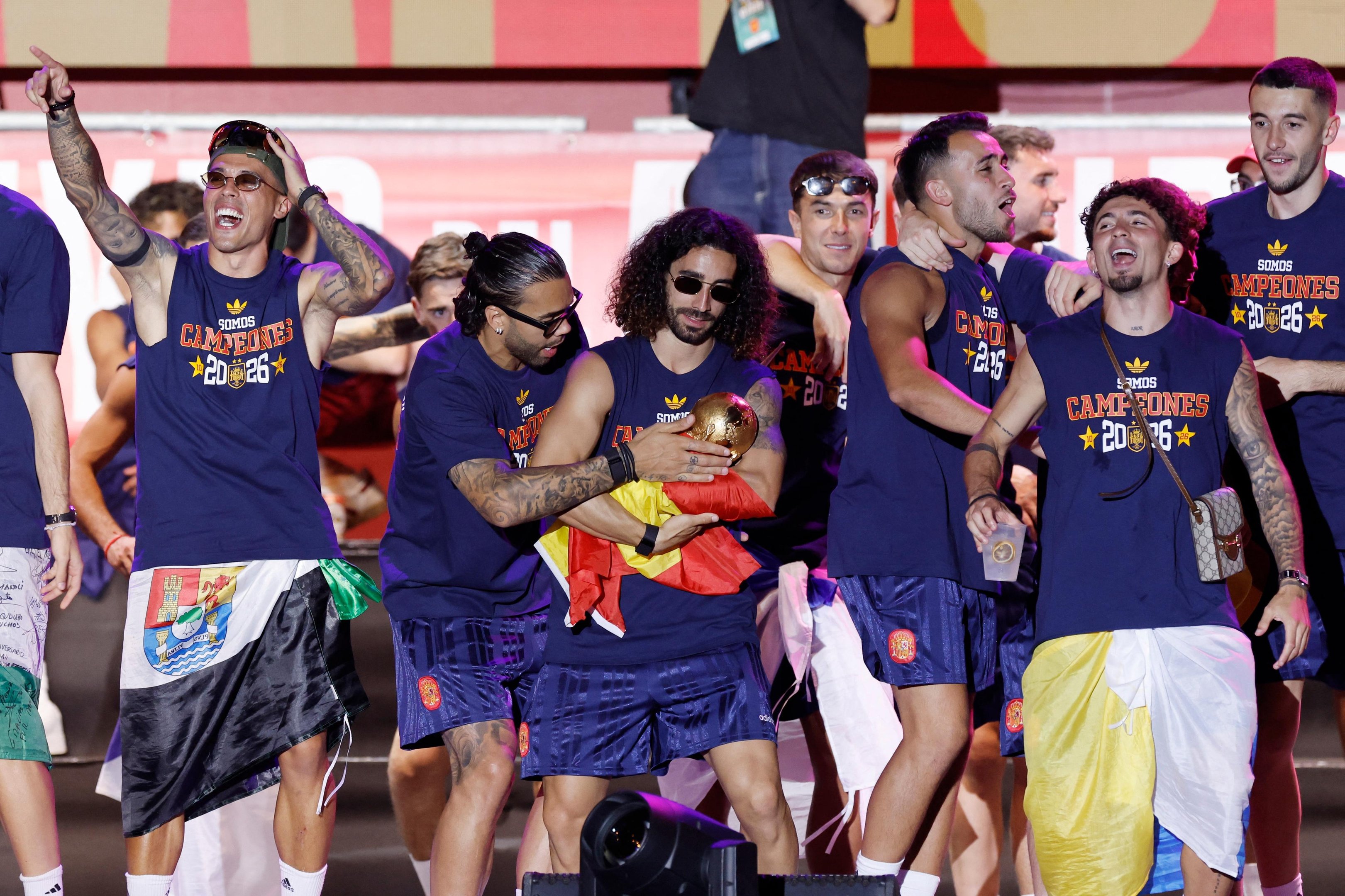Cucurella voltou a cantar a m&uacute;sica que viralizou ap&oacute;s o t&iacute;tulo da Eurocopa de 2024