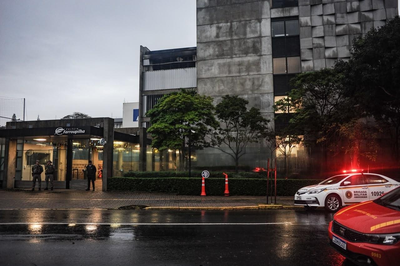 Inc&ecirc;ndio no Col&eacute;gio Farroupilha, em Porto Alegre, n&atilde;o deixou feridos