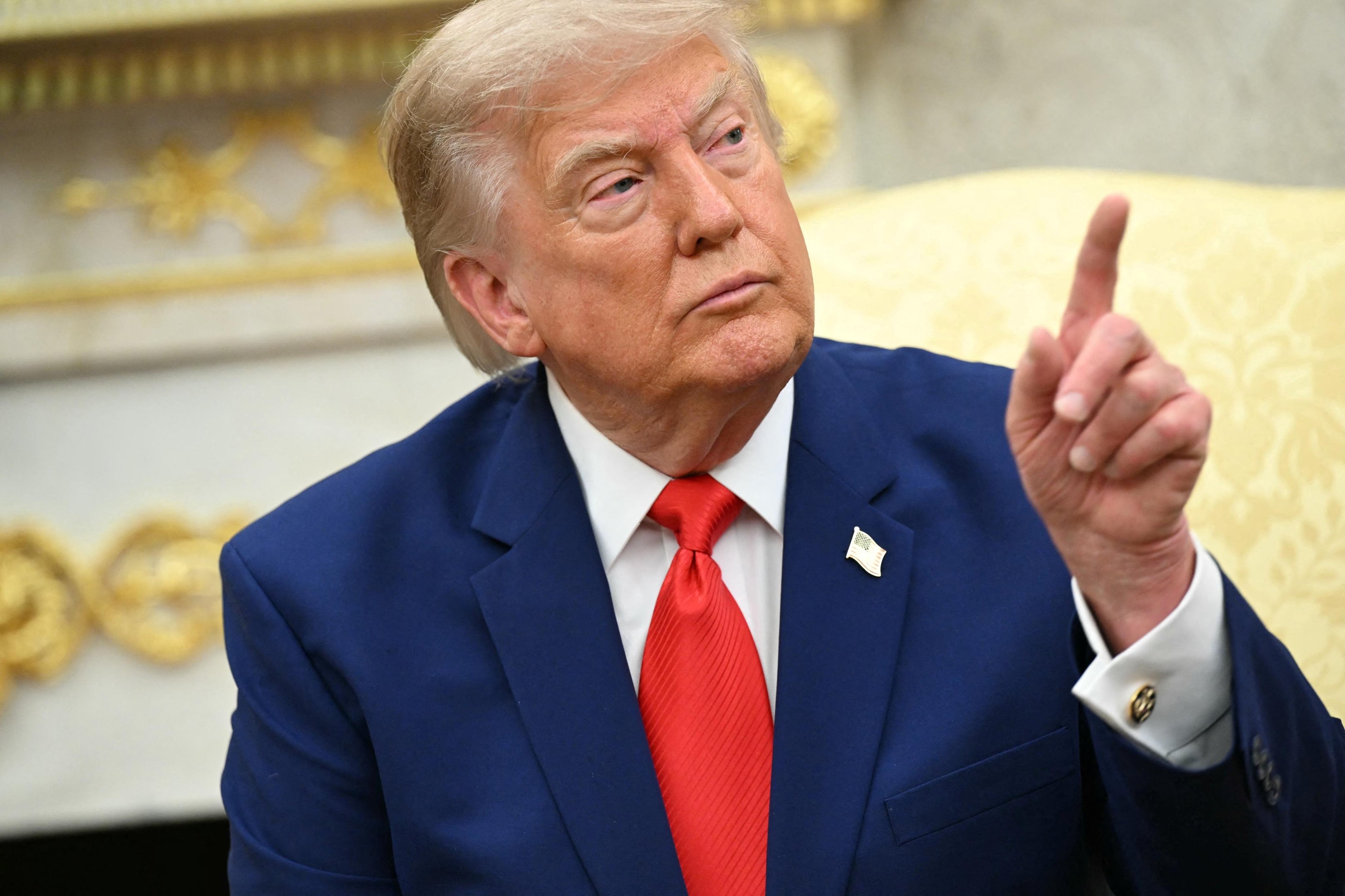 Trump afirma que for&ccedil;as dos EUA continuar&atilde;o com ataques contra o Ir&atilde;