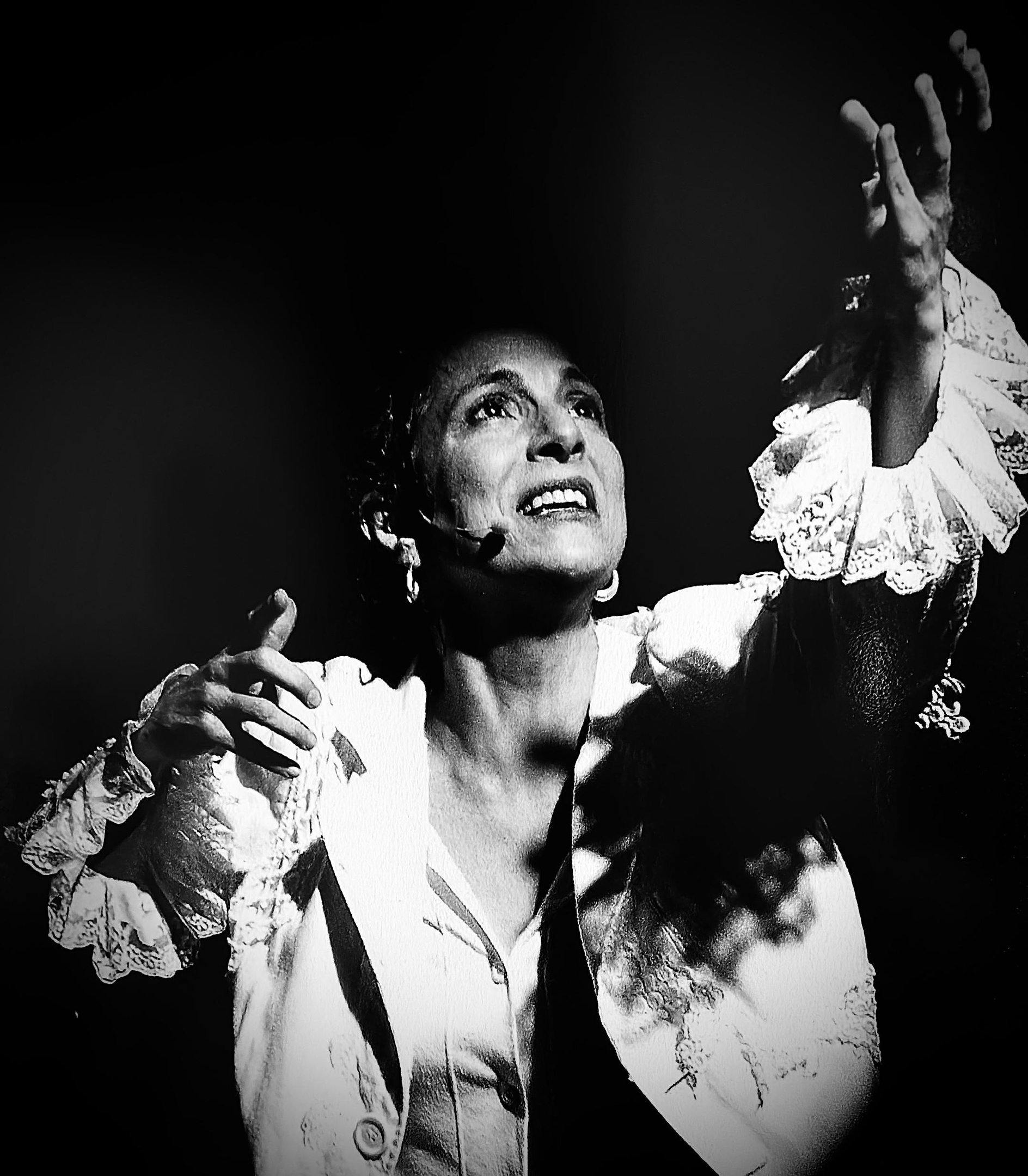Deborah Finocchiaro celebra os 120 anos de Mario Quintana com o espet&aacute;culo &lsquo;Que poeta &eacute; esse que me fala de amor e morte?&rsquo; nesta quarta, 22 de julho, &agrave;s 20h, no Espa&ccedil;o 373