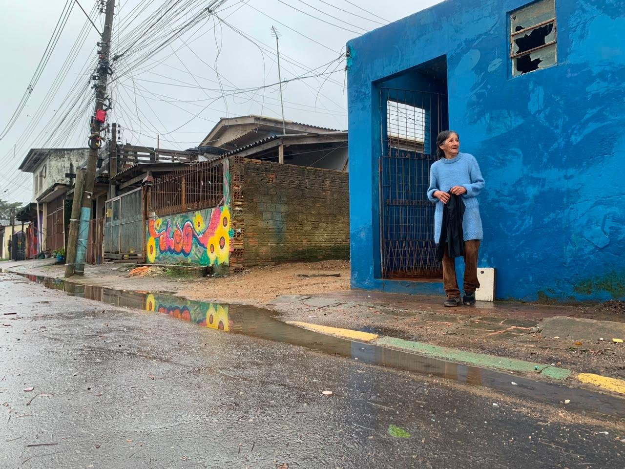 Maria Salete Correa Santos, moradora h&aacute; mais de 60 anos do Sarandi, comenta que, mesmo preocupando, a chuva persistente n&atilde;o chega &agrave;s casas