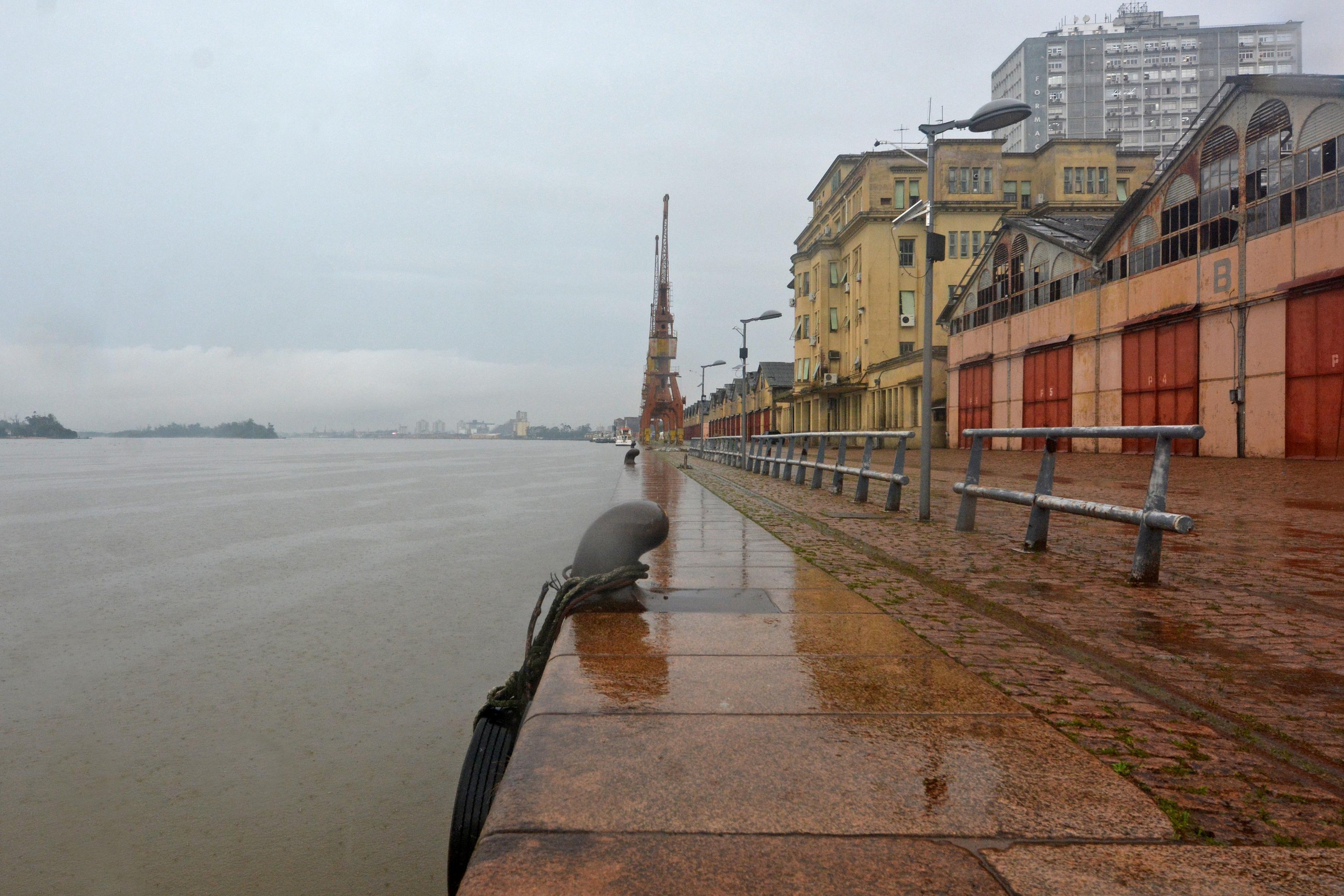 N&iacute;vel do Gua&iacute;ba dever&aacute; superar a cota de aten&ccedil;&atilde;o em Porto Alegre no final de semana