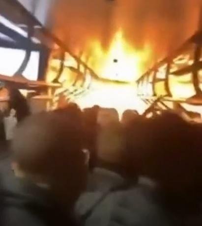 Inc&ecirc;ndio em vag&atilde;o de trem causa p&acirc;nico em S&atilde;o Paulo