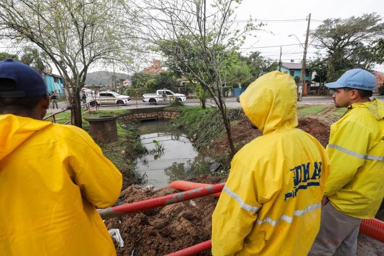 Bombas m&oacute;veis v&atilde;o substituir sistema por gravidade que existe no bairro