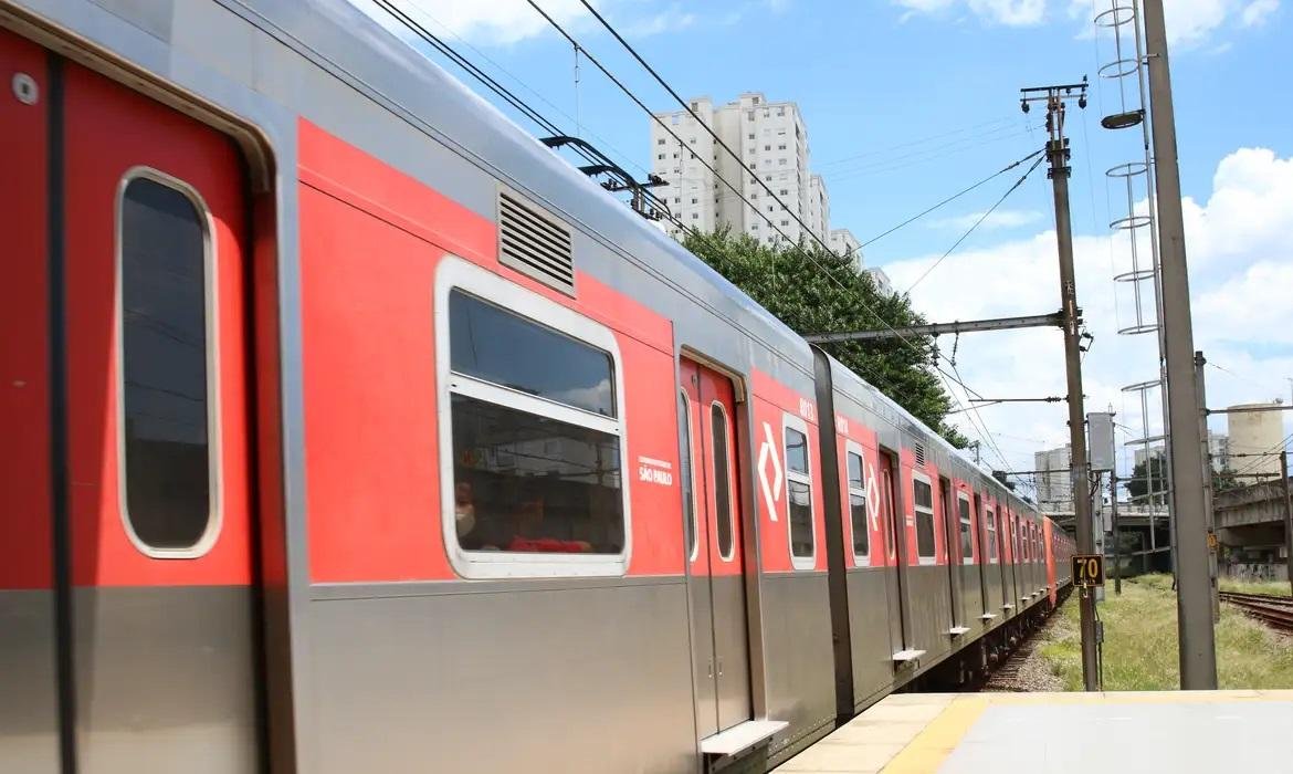 CPTM assume opera&ccedil;&atilde;o de linhas ap&oacute;s falhas causarem caos em SP