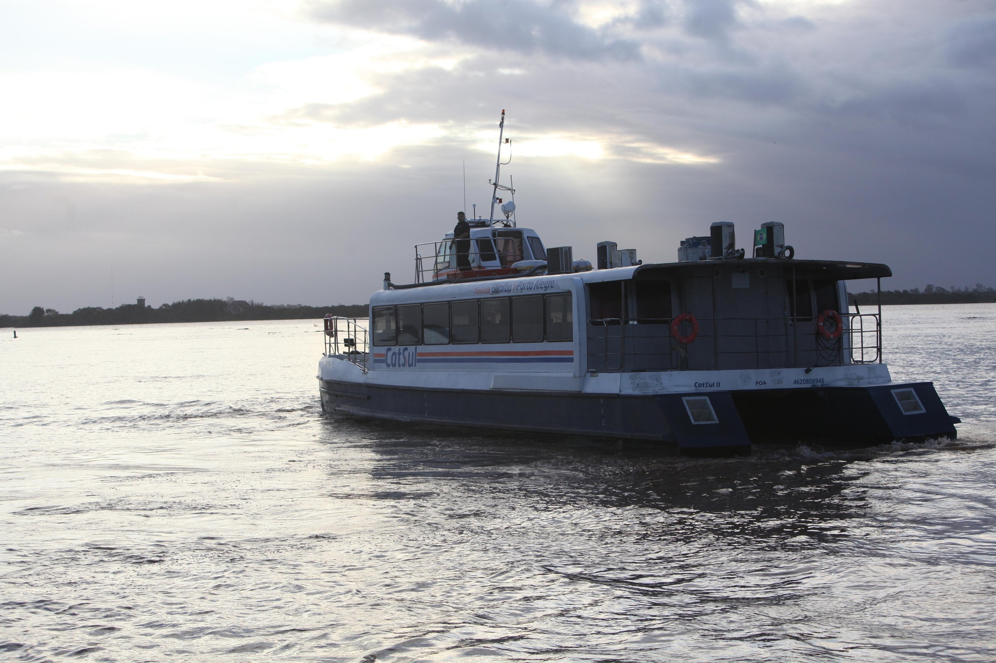 Servi&ccedil;o do catamar&atilde; entre Porto Alegre e Gua&iacute;ba ser&aacute; retomado no fim da madrugada de segunda-feira em ambos os sentidos