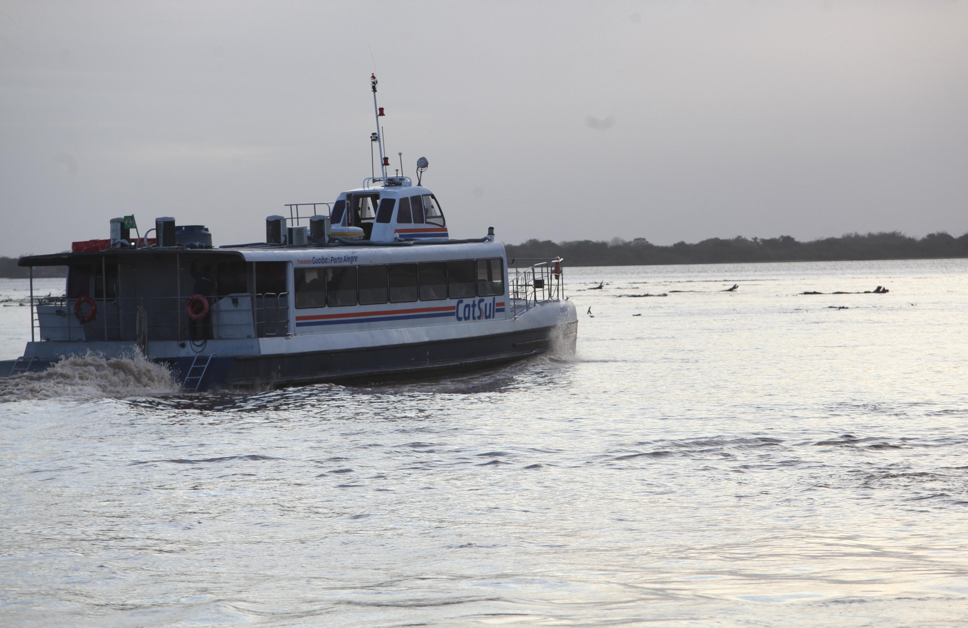 Detritos carregados pela correnteza impedem a circula&ccedil;&atilde;o das embarca&ccedil;&otilde;es com seguran&ccedil;a