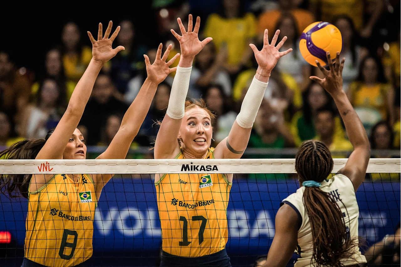 Na primeira fase do torneio, as brasileiras derrotaram as italianas, em Bras&iacute;lia