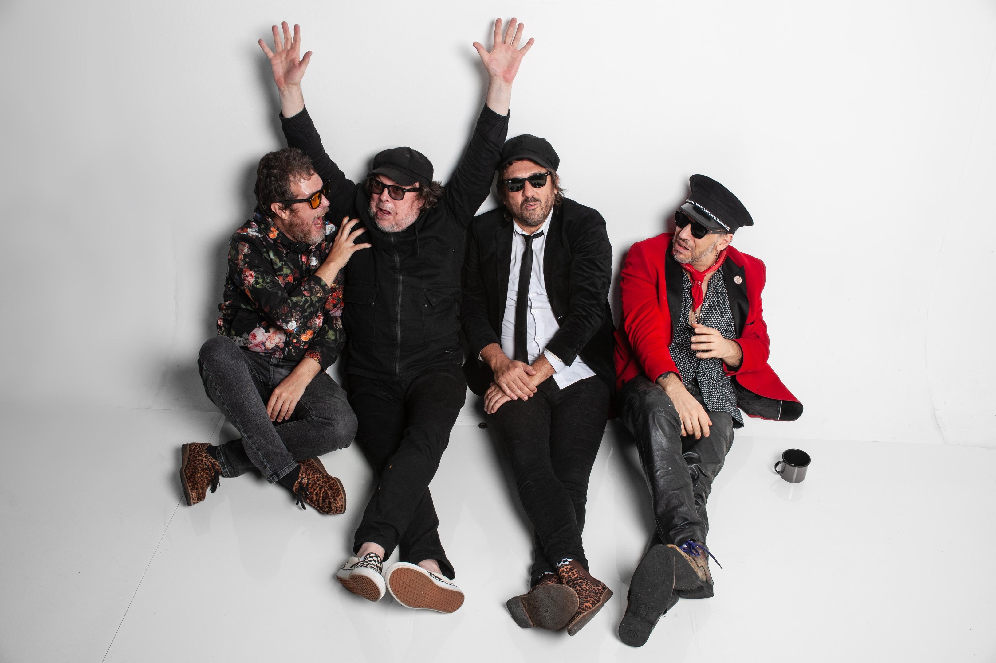 A banda Cachorro Grande se re&uacute;ne no Audit&oacute;rio Ara&uacute;jo Vianna nesta sexta, 24 de julho, &agrave;s 21h, para um show exclusivo que resgata os &uacute;ltimos 26 anos de hist&oacute;ria da banda