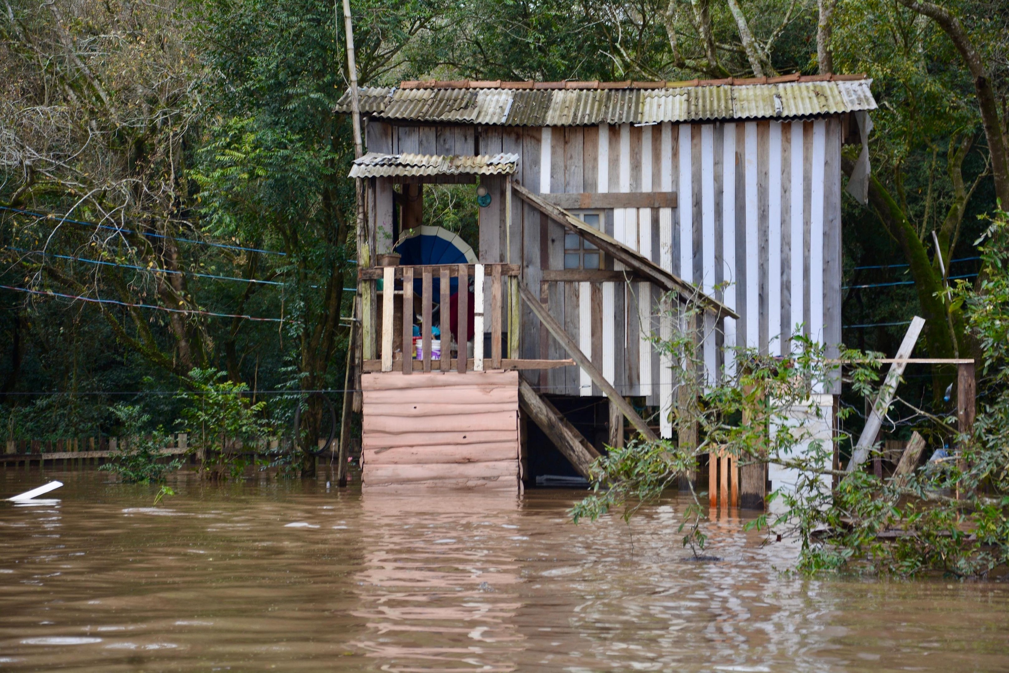Em S&atilde;o Jer&ocirc;nimo, diversas casa seguem ilhadas