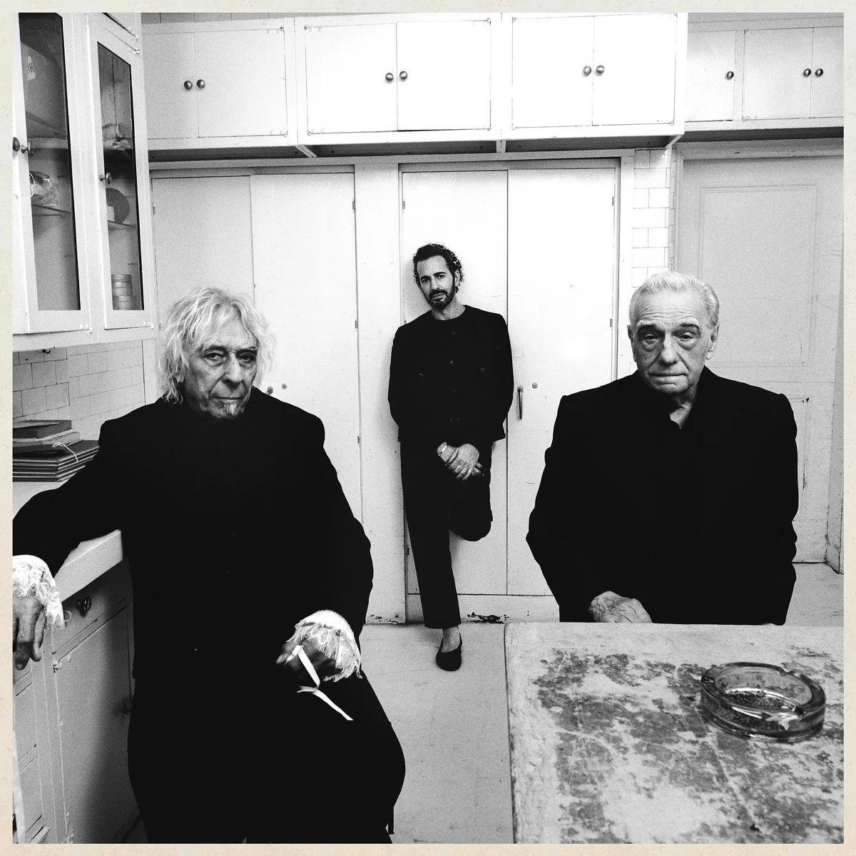 John Cale, Marc Jacobs e Martin Scorsese na capa do &aacute;lbum "Music, Fashion, Film", de Charli XCX