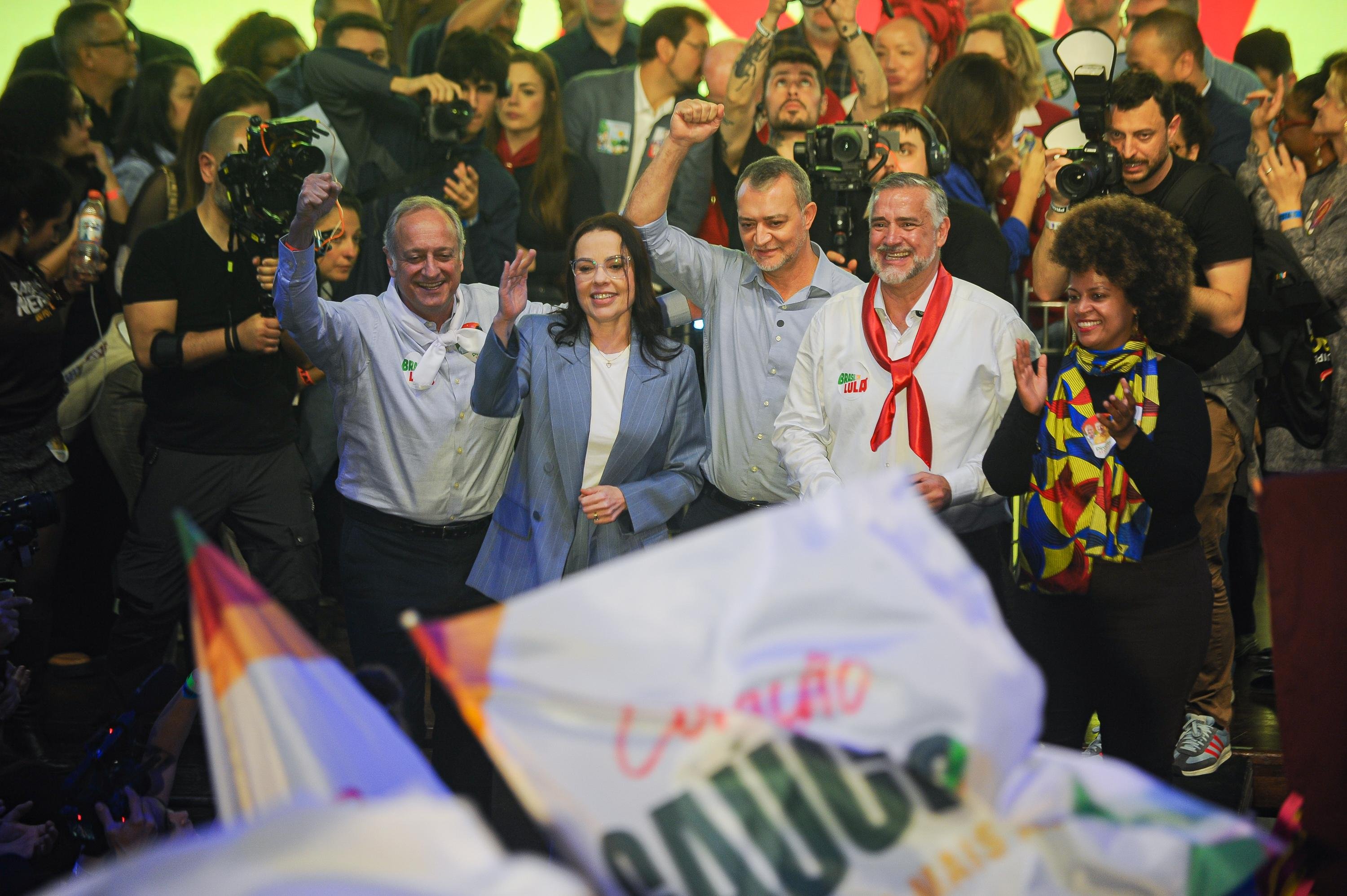 Candidaturas da coliga&ccedil;&atilde;o discursaram durante ato pol&iacute;tico