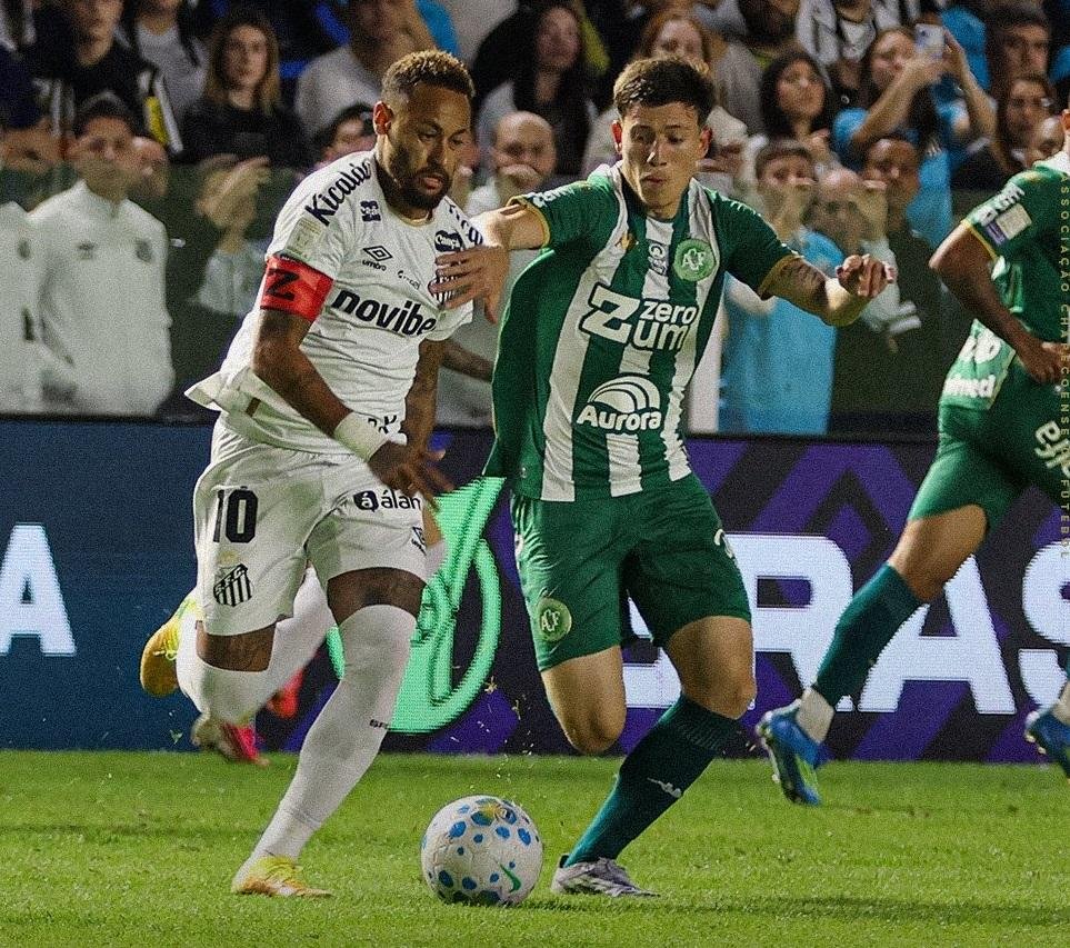 Com dois gols de Neymar, Santos s&oacute; empata com lanterna Chapecoense na Vila Belmiro