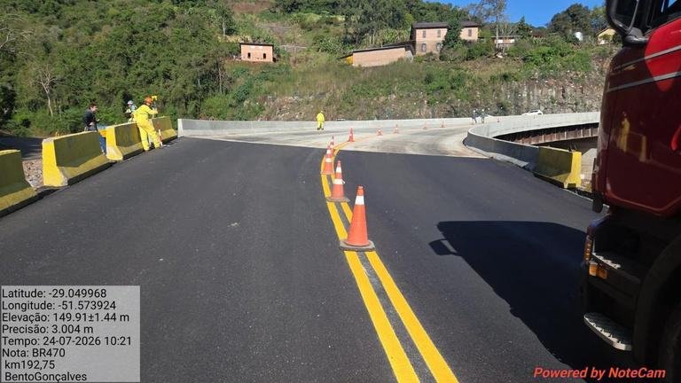 Viaduto na BR 470, no trecho entre Bento Gon&ccedil;alves e Veran&oacute;polis, foi liberado para o tr&aacute;fego 24 horas por dia no sistema pare e siga