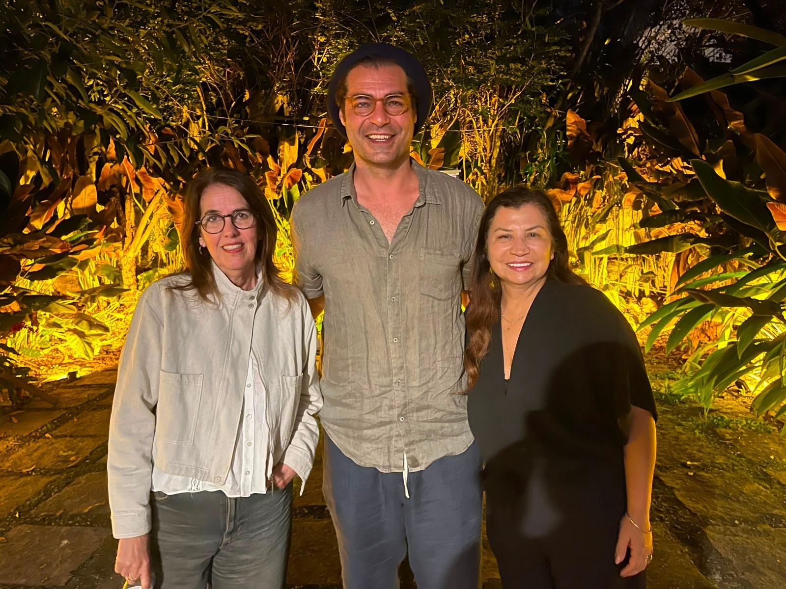 Roseni Kohlmann ao lado de Martha Medeiros e Thiago Lacerda, no painel de encerramento da Casa da Feira do Livro de Porto Alegre na Flip