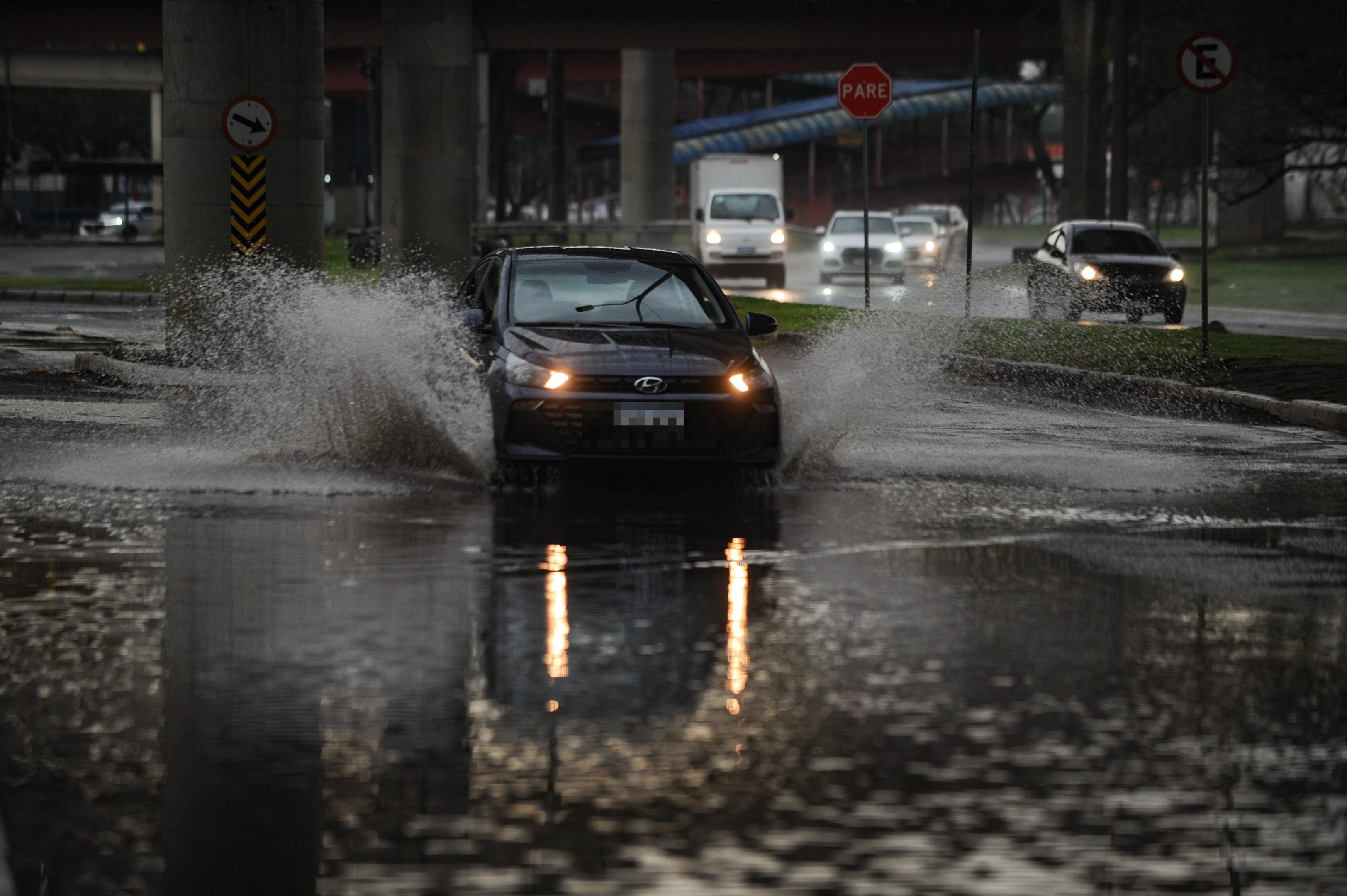 Porto Alegre ap&oacute;s temporal da noite de 27/07