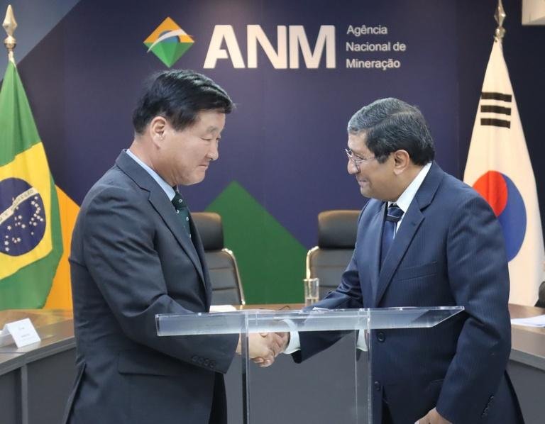 O documento foi assinado nesta segunda-feira pelo diretor-geral da ANM, Mauro Sousa, e pelo presidente da KOMIR, Youngsik Hwang