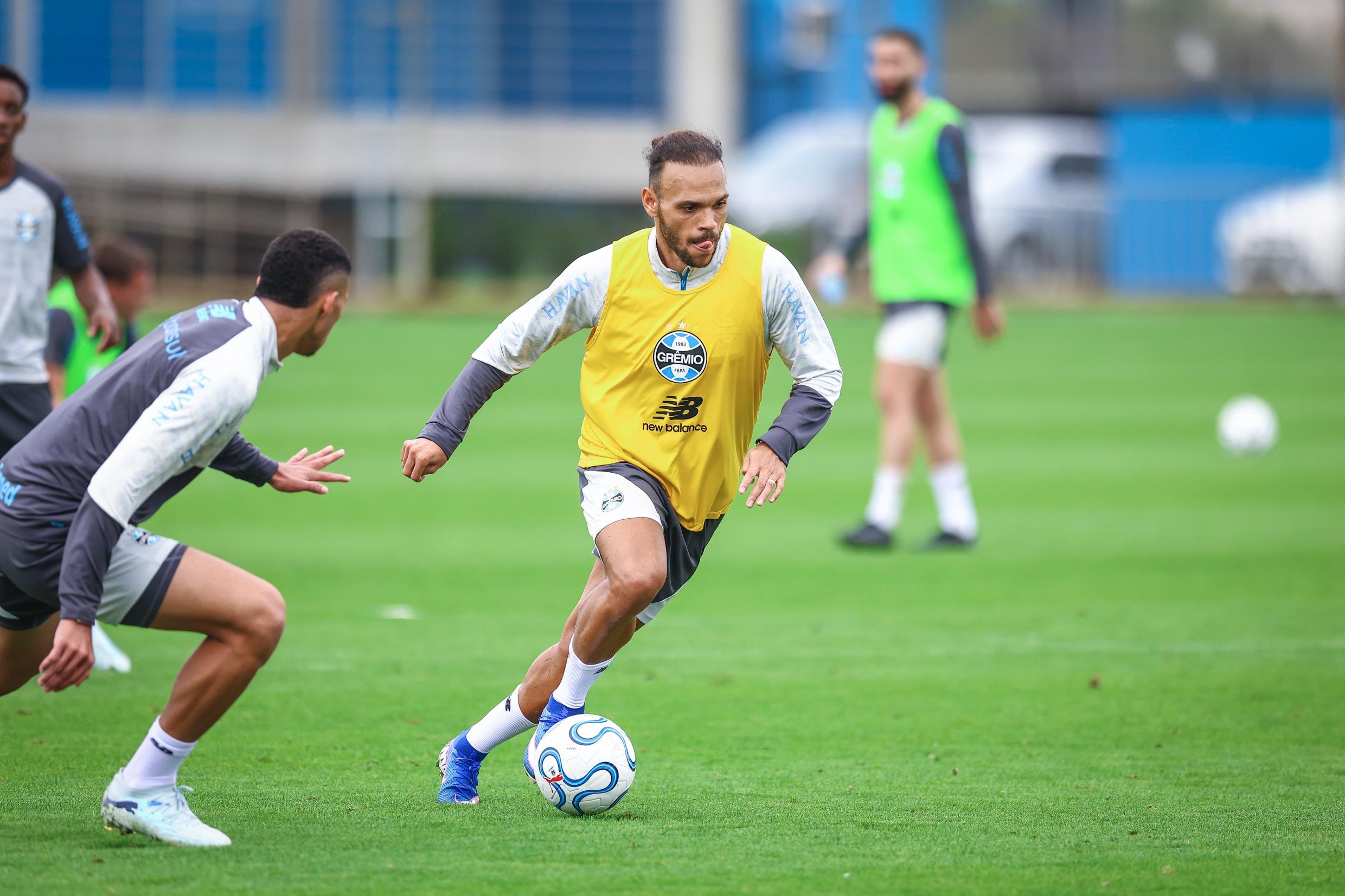 Sem Carlos Vin&iacute;cius, Braithwaite ser&aacute; titular contra os bolivianos