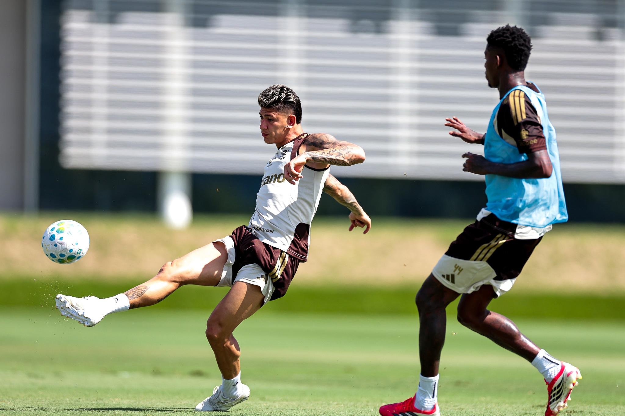 Colombiano Carrascal volta ap&oacute;s cumprir tr&ecirc;s jogos de suspens&atilde;o