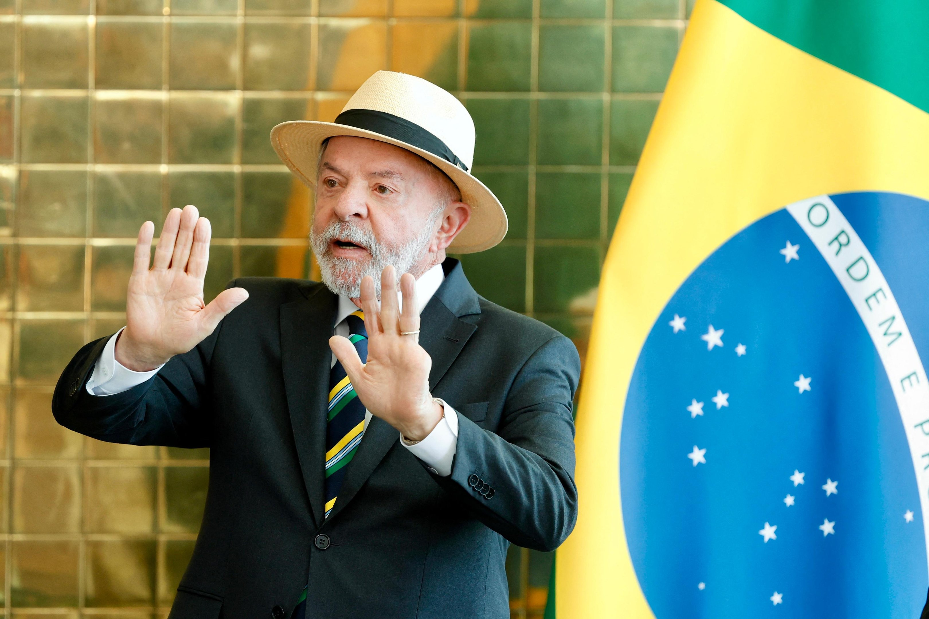 Lula afirma que "tratamento de sa&uacute;de n&atilde;o &eacute; para rico, &eacute; para quem est&aacute; doente"