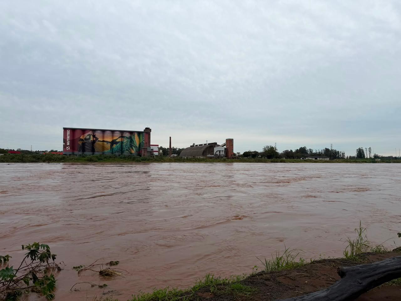 Casas que podem sofrer danos com novas enchentes do rio Taquari ser&atilde;o retiradas da &aacute;rea de arraste