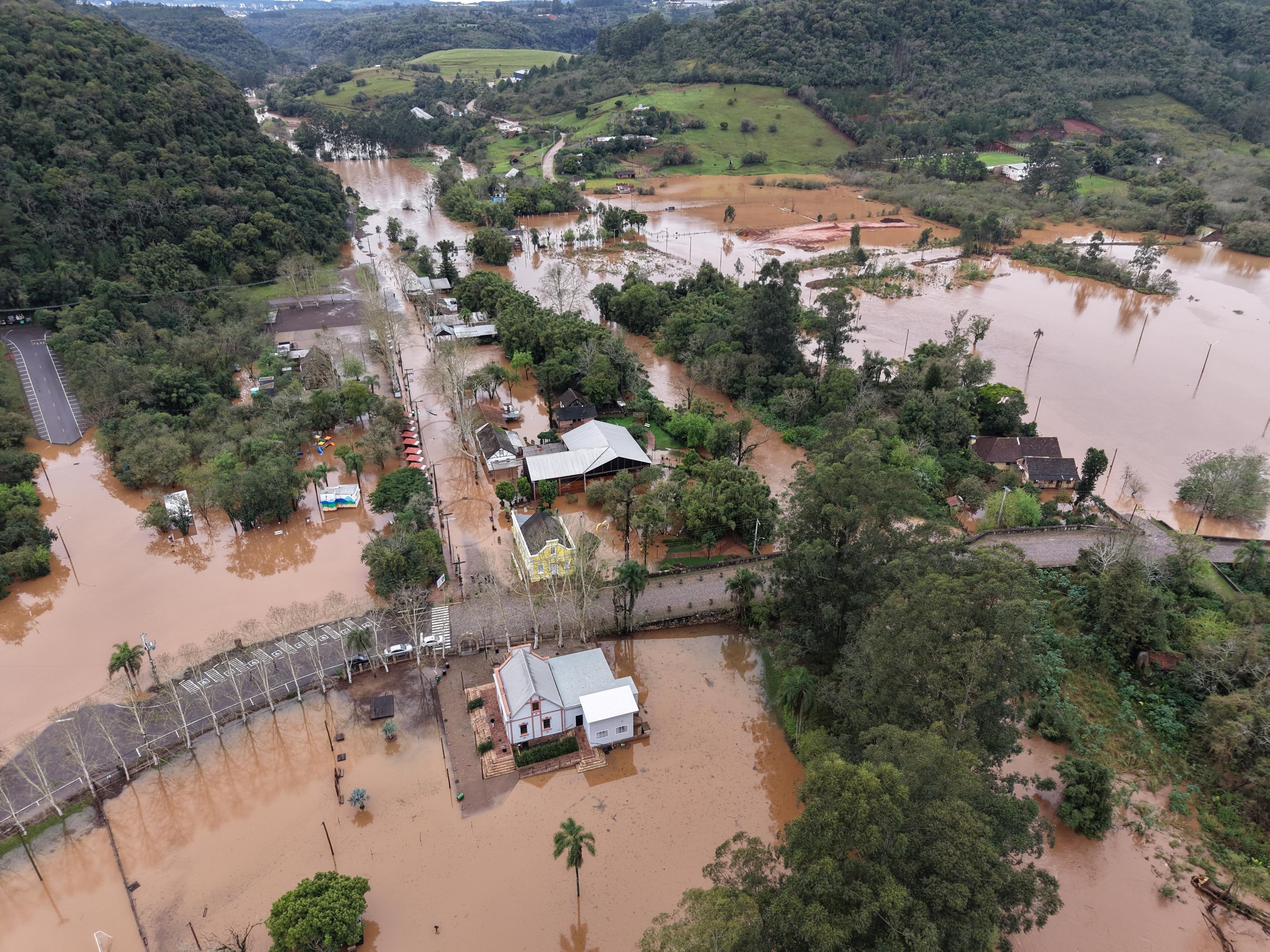 Em Ivoti, &aacute;rea hist&oacute;rica da cidade foi atingida e deixou espa&ccedil;o tur&iacute;stico inundado